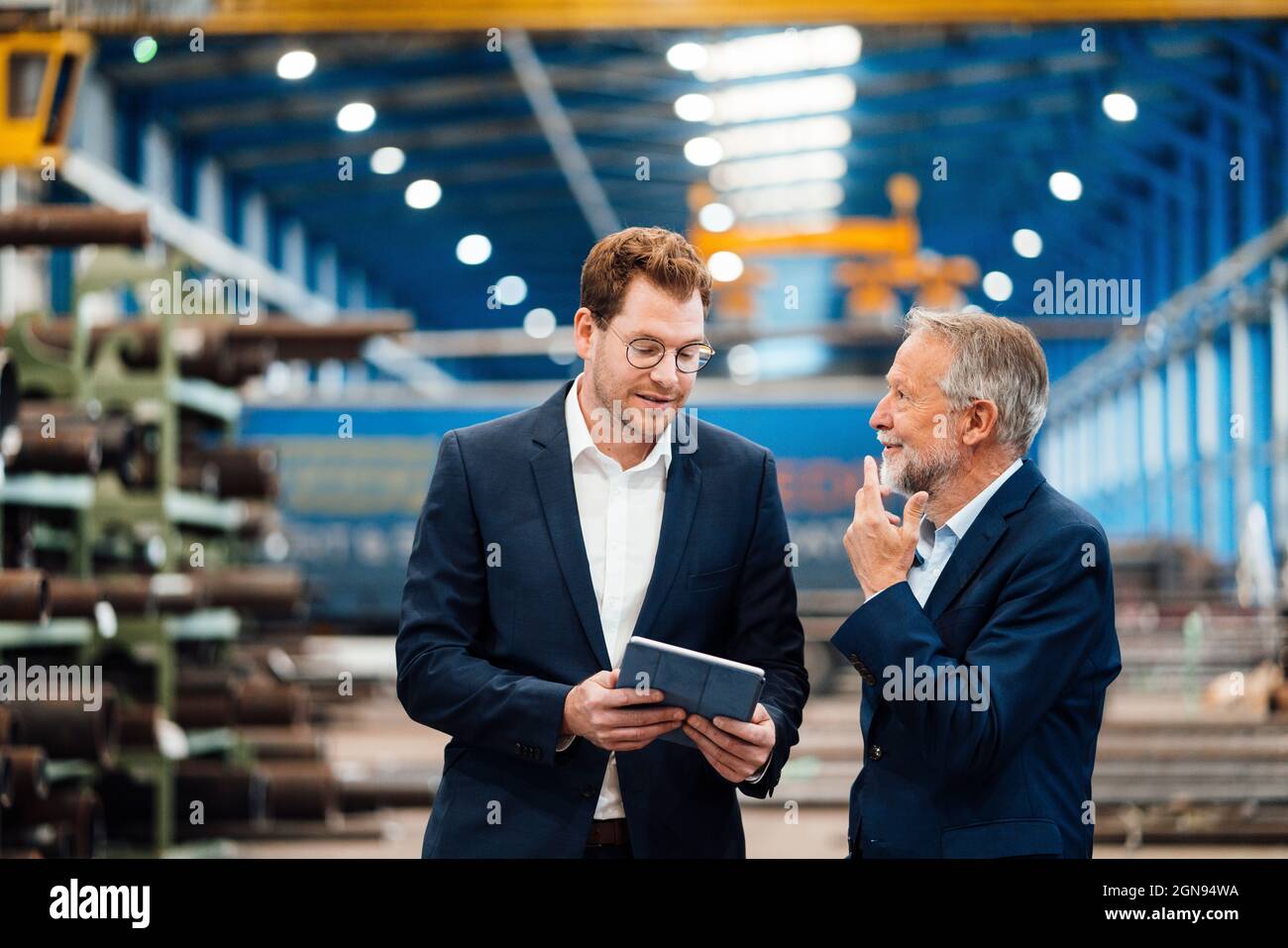 Leitender Geschäftsmann in der Metallindustrie Stockfoto