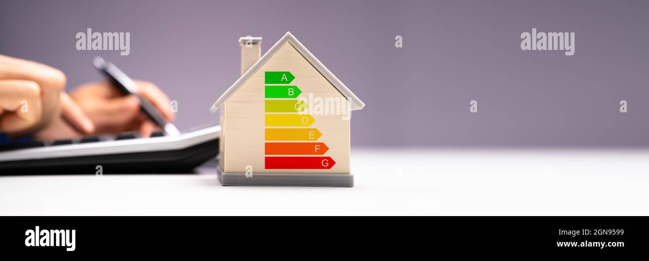 Berechnung Des Energieeffizienten Hausverbrauchs Und Der Energieeffizienz Stockfoto