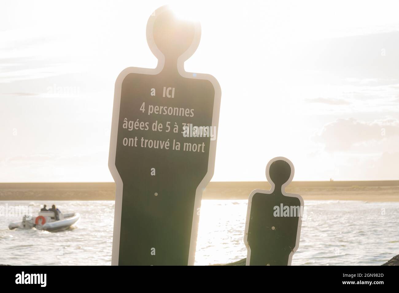 Trouville, Schwimmen verboten, schwarze Silhouetten, um Tote zu repräsentieren Stockfoto