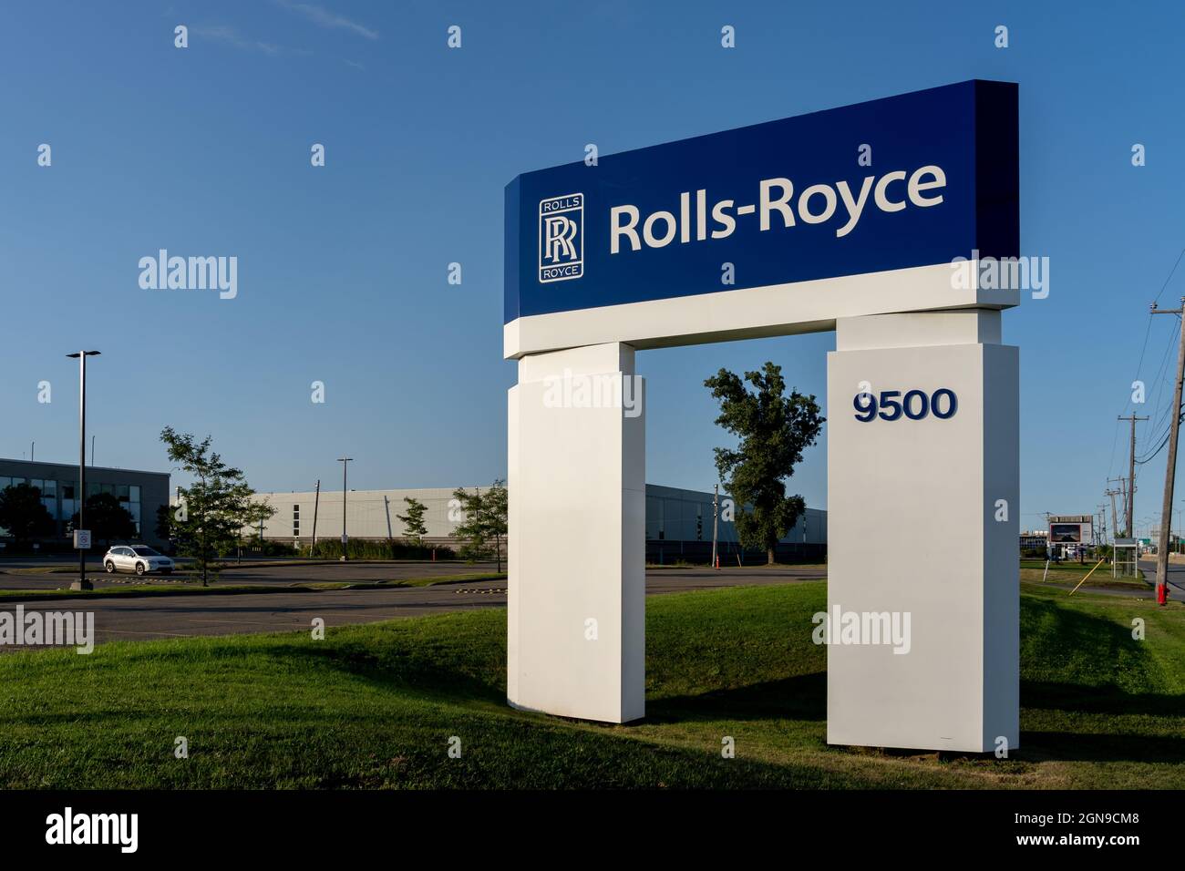 Montreal, QC, Kanada - 4. September 2021: Nahaufnahme des Rolls-Royce-Zeichens am kanadischen Hauptsitz in Montreal, QC, Kanada. Stockfoto