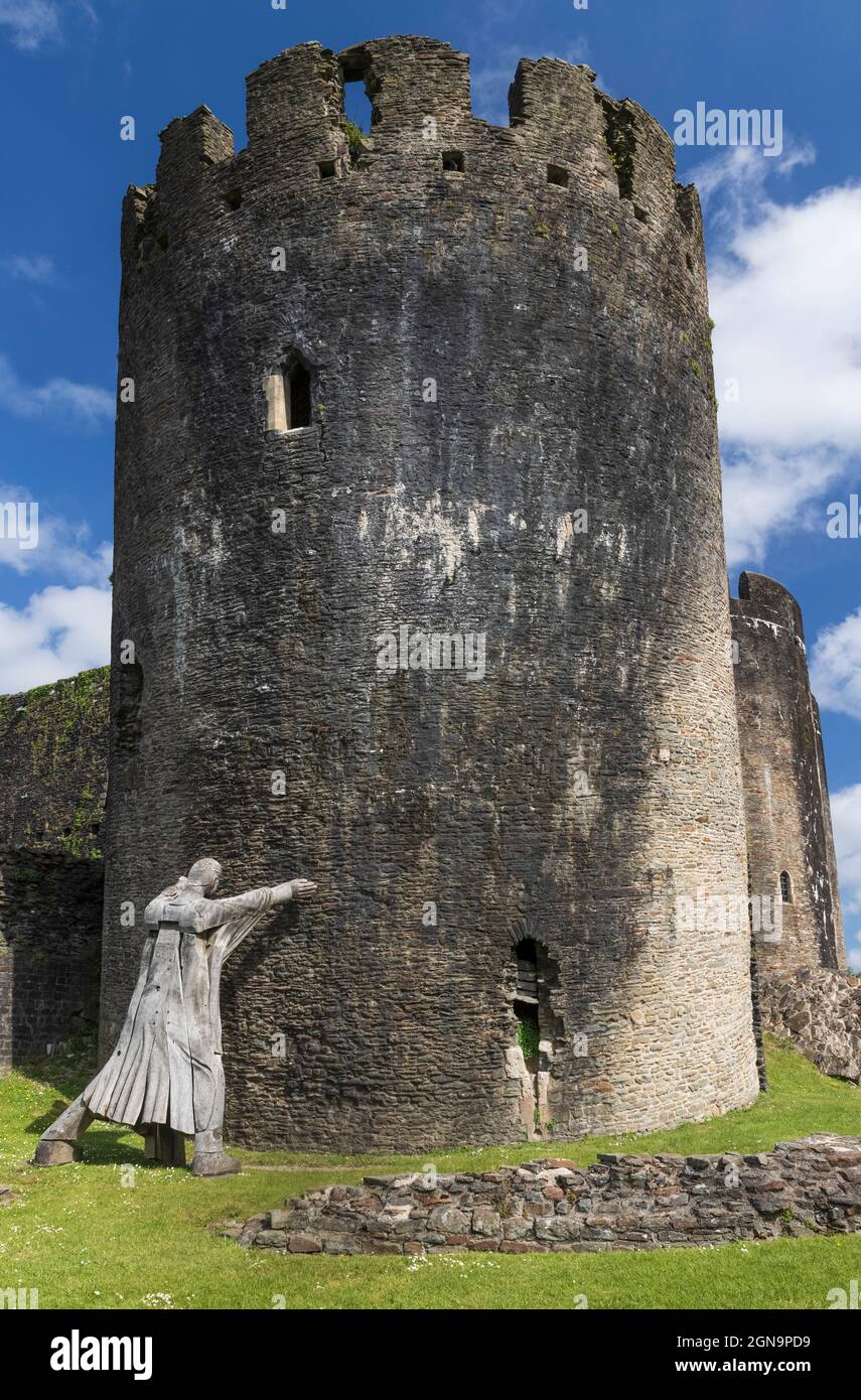 Der schiefe Südost-Turm von Caerphilly Castle, Wales, Großbritannien Stockfoto