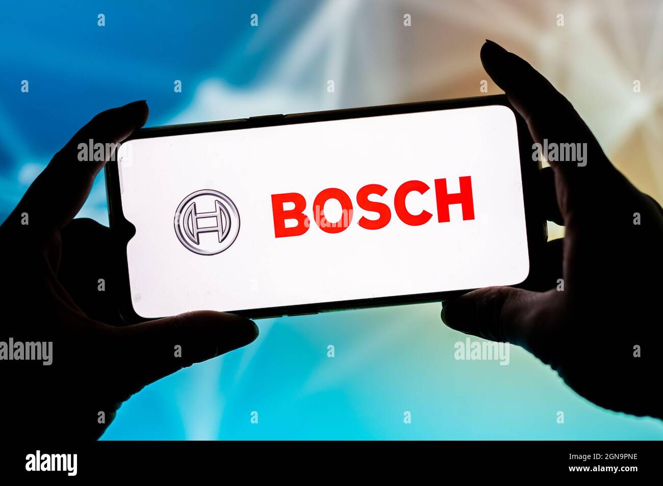 In dieser Abbildung sehen Sie ein Bosch-Logo, das auf einem Smartphone angezeigt wird. Stockfoto