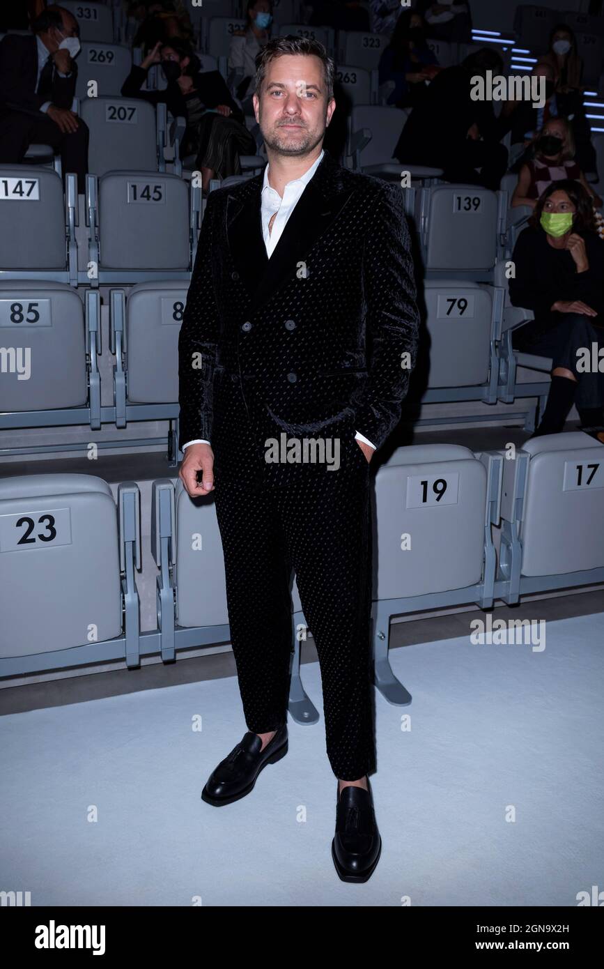 Mailand, Italien. September 2021. Joshua Jackson auf der Start- und Landebahn EMPORIO ARMANI SS22 während der Milan Fashion Week am 2021. September - Mailand, Italien. 23/09/2021 Credit: dpa/Alamy Live News Stockfoto