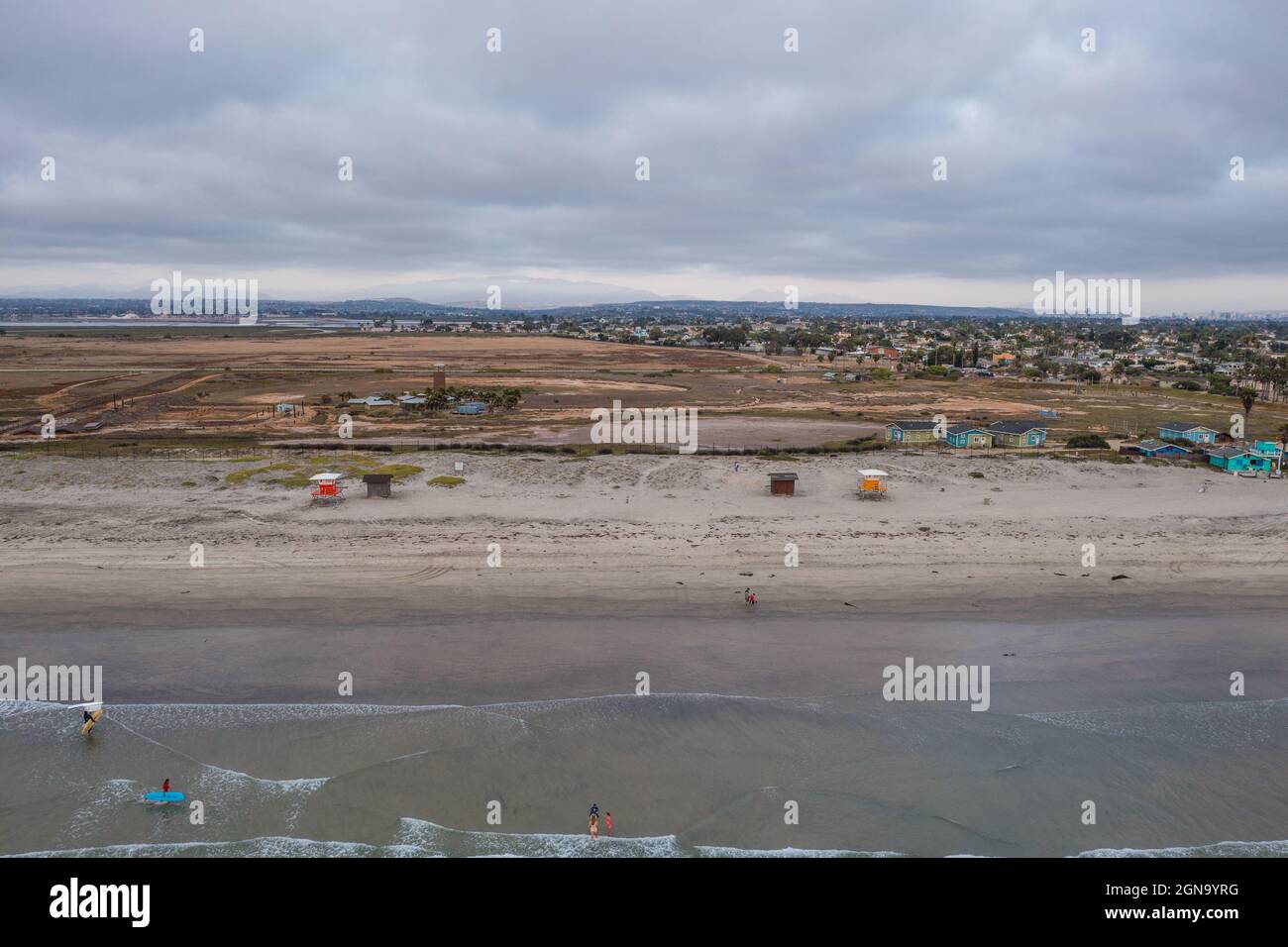 Imperial Beach Silver Strand Dunes Park mit Rettungsschwimmertürmen Stockfoto