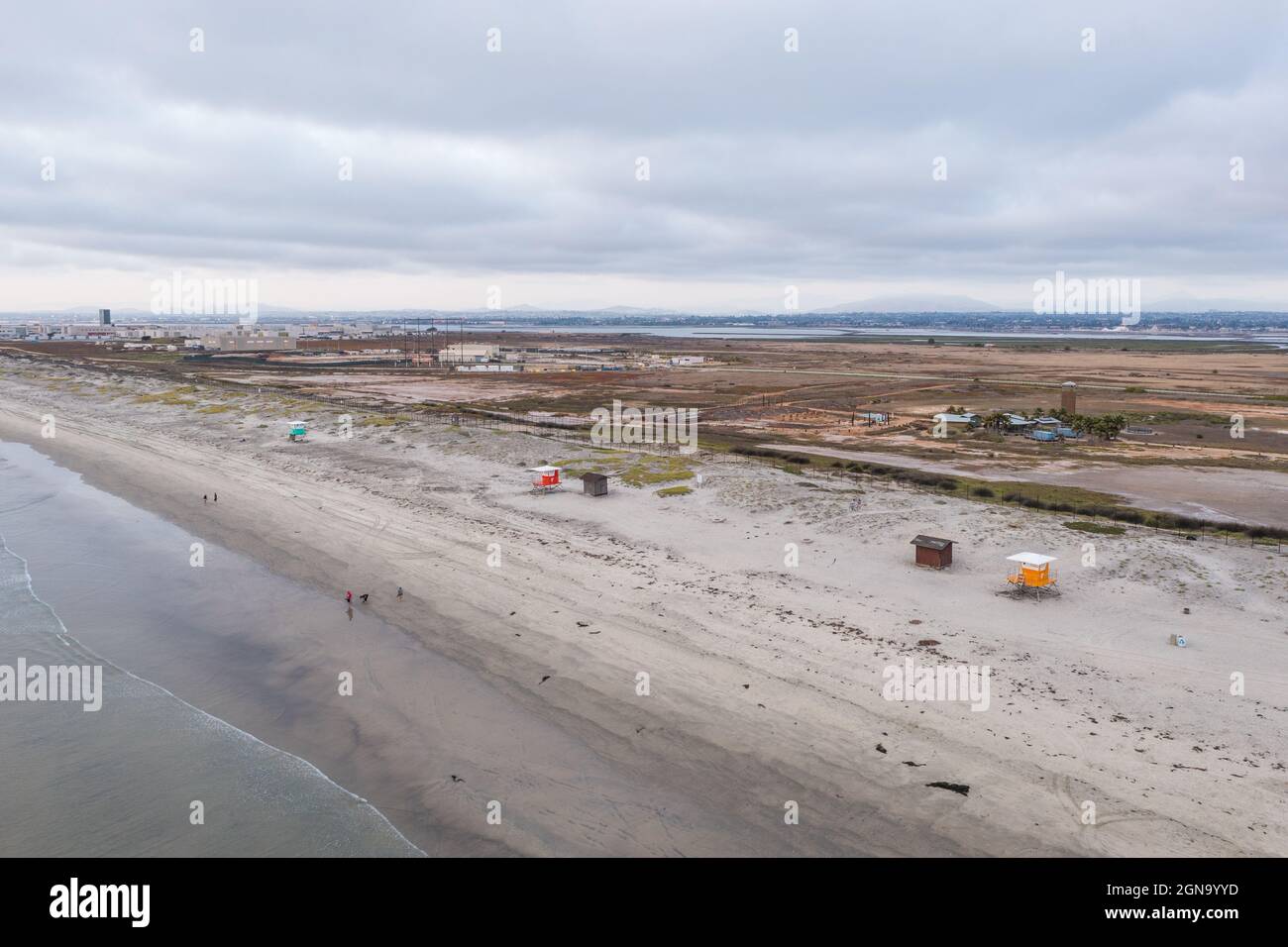 Imperial Beach Silver Strand Dunes Park mit Rettungsschwimmertürmen Stockfoto