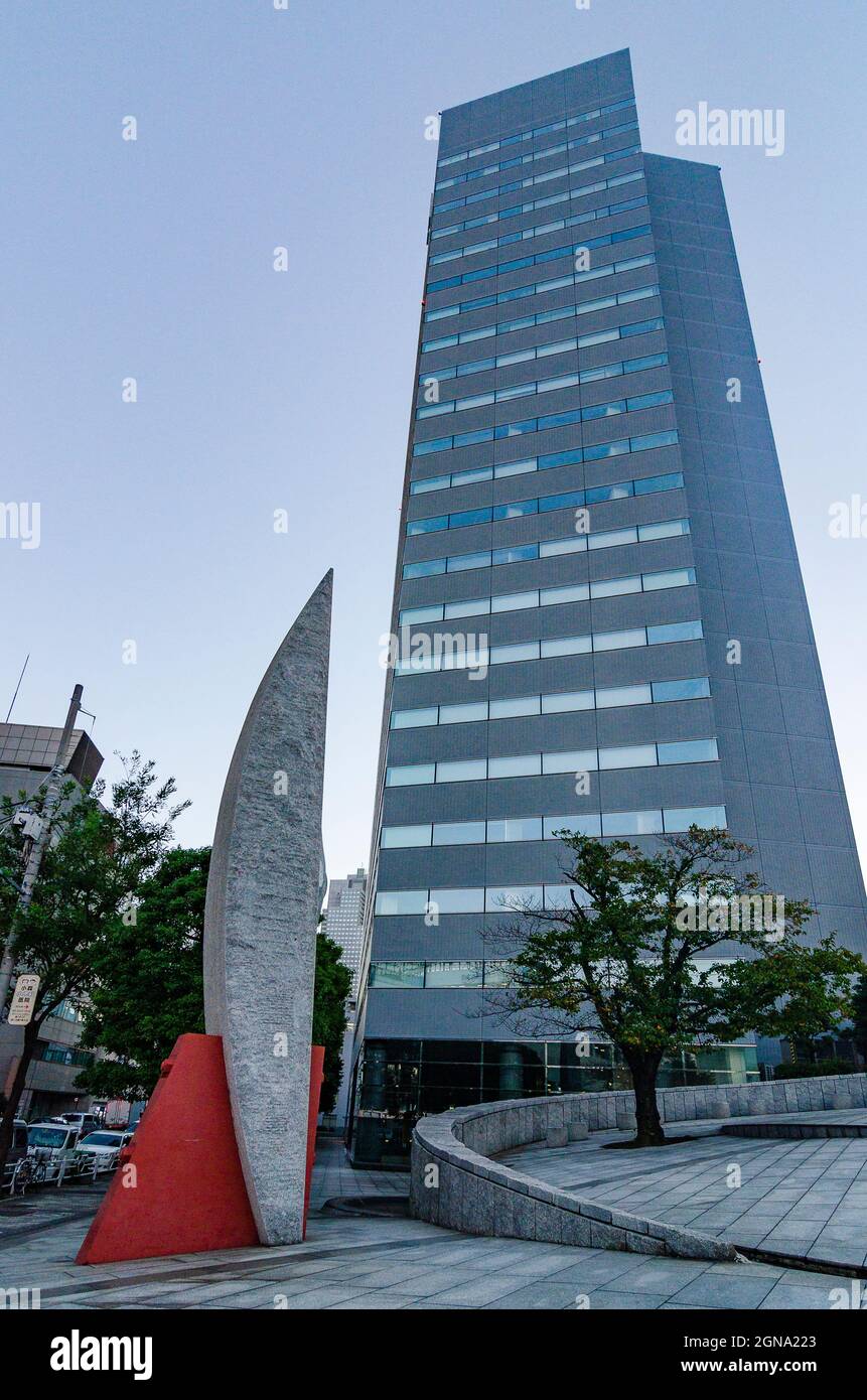 Straßenszenen in Tokio, urbane Architektur, Stadtlandschaft, moderne Gebäude, Skyline von Tokio, Straßenfotografie, pulsierendes Stadtleben Stockfoto