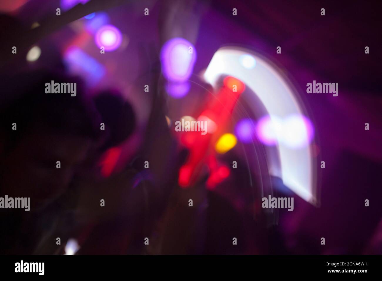 Bokeh Lichter dj Konzert Nachtclub Rave Party Nachtleben, elektronische Musik Stockfoto