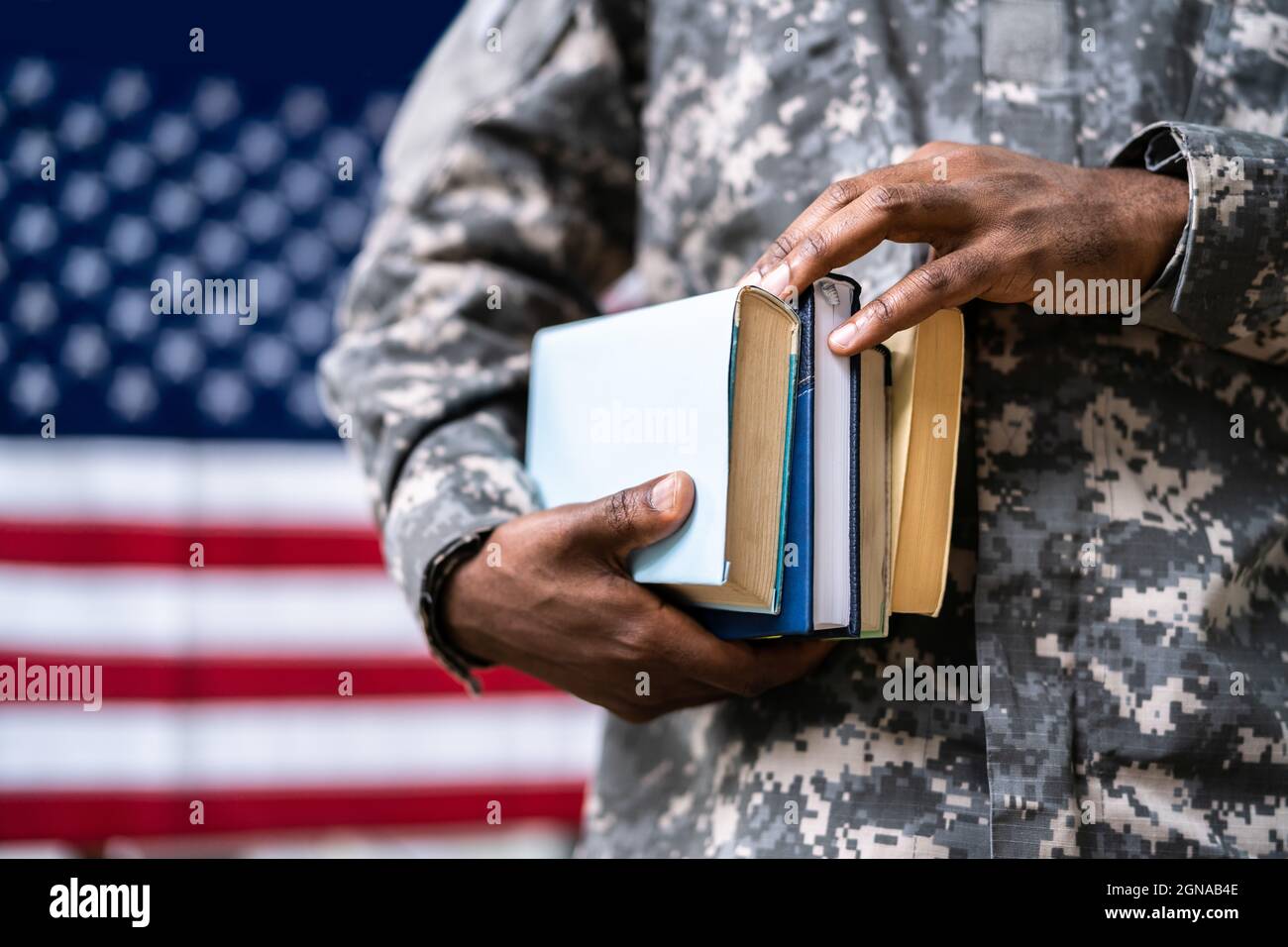 Junger Student Soldat In Uniform. Veteranenstudie Stockfoto