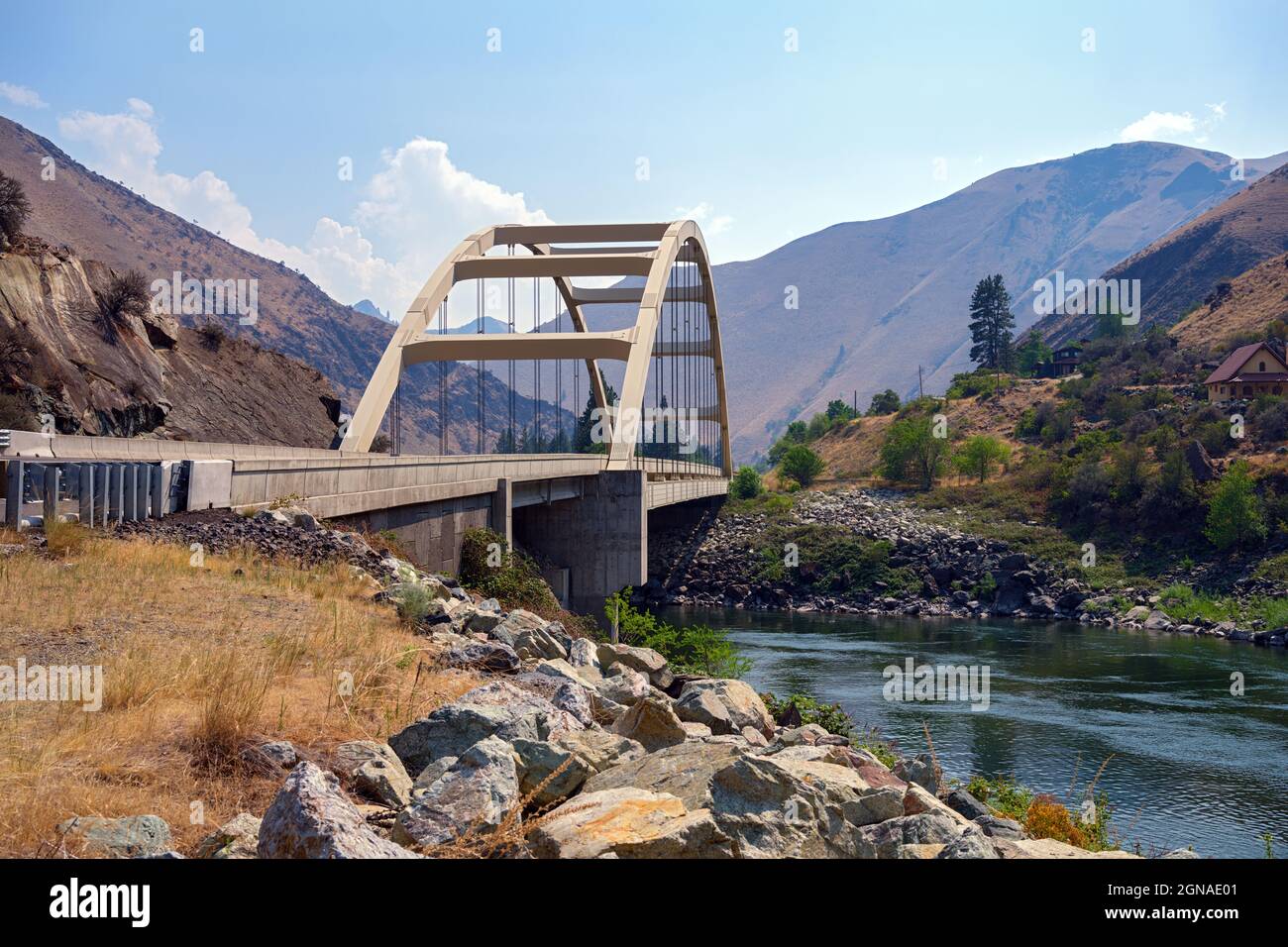 Die Time Zone Bridge überquert den Salmon River bei Riggins in Idaho, USA Stockfoto