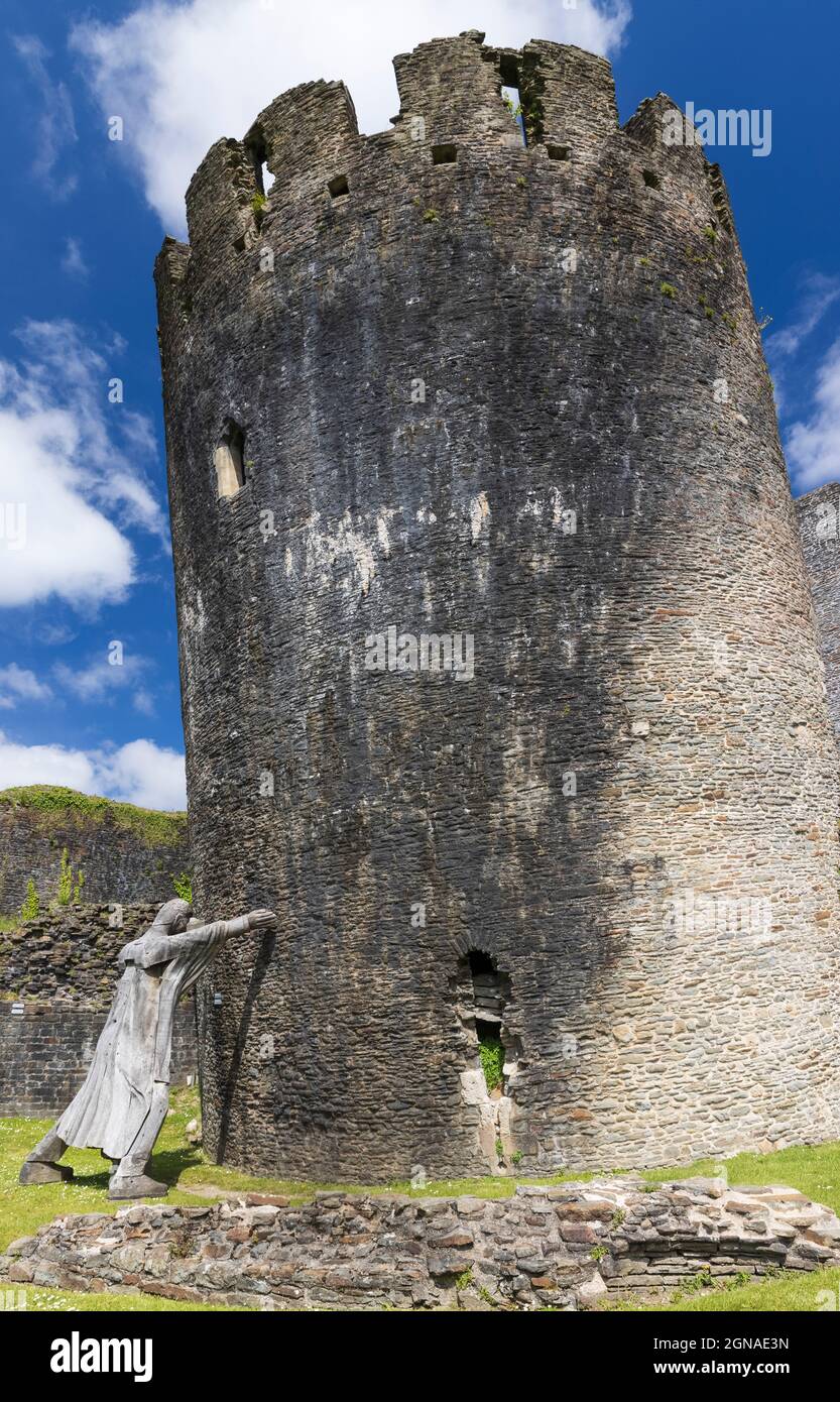 Der schiefe Südost-Turm von Caerphilly Castle, Wales, Großbritannien Stockfoto