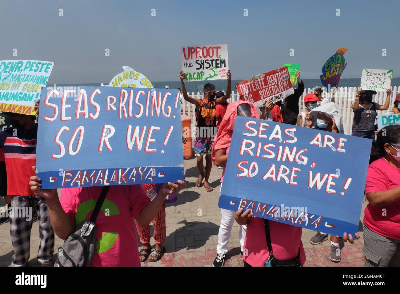 Manila Bay, Philippinen. September 2021. Jugend- und Umweltorganisationen schließen sich dem Global Climate Strike an und fordern sofortige Klimalösungen und den Schutz der Meeresressourcen entlang der Bucht vor Rückgewinnungsprojekten. Stockfoto