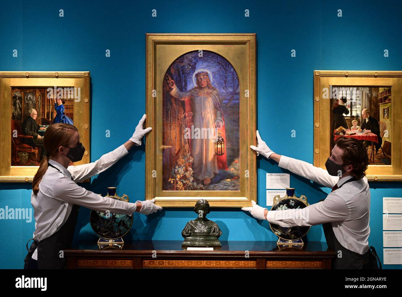 Christie’s, London, Großbritannien. 24. September 2021. Eine ästhetische Odyssee: Die Sammlung Peter Rose und Albert Gallichan wird am 30. September 2021 bei Christie’s zum Verkauf angeboten, um dem Albert Dawson Educational Trust zu nutzen. Das Paar war wegweisende Sammler von schönen und dekorativen Künsten des 19. Jahrhunderts, und diese einzigartige Sammlung war eine gemeinsame Leidenschaft für das anfänglich unmodische viktorianische Design, das ab den 1950er Jahren zusammengestellt wurde. Quelle: Malcolm Park/Alamy Live News Stockfoto