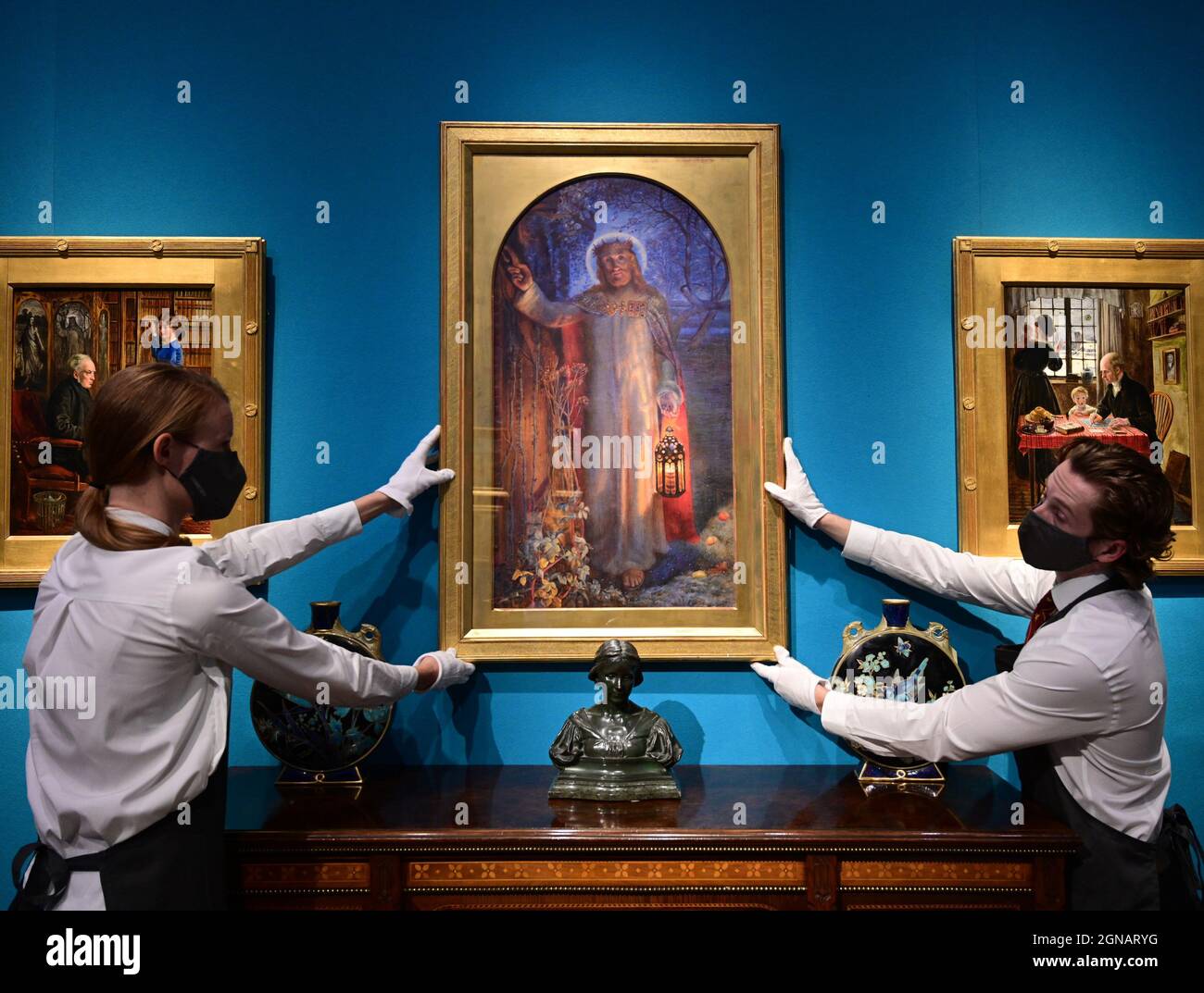 Christie’s, London, Großbritannien. 24. September 2021. Eine ästhetische Odyssee: Die Sammlung Peter Rose und Albert Gallichan wird am 30. September 2021 bei Christie’s zum Verkauf angeboten, um dem Albert Dawson Educational Trust zu nutzen. Das Paar war wegweisende Sammler von schönen und dekorativen Künsten des 19. Jahrhunderts, und diese einzigartige Sammlung war eine gemeinsame Leidenschaft für das anfänglich unmodische viktorianische Design, das ab den 1950er Jahren zusammengestellt wurde. Quelle: Malcolm Park/Alamy Live News Stockfoto