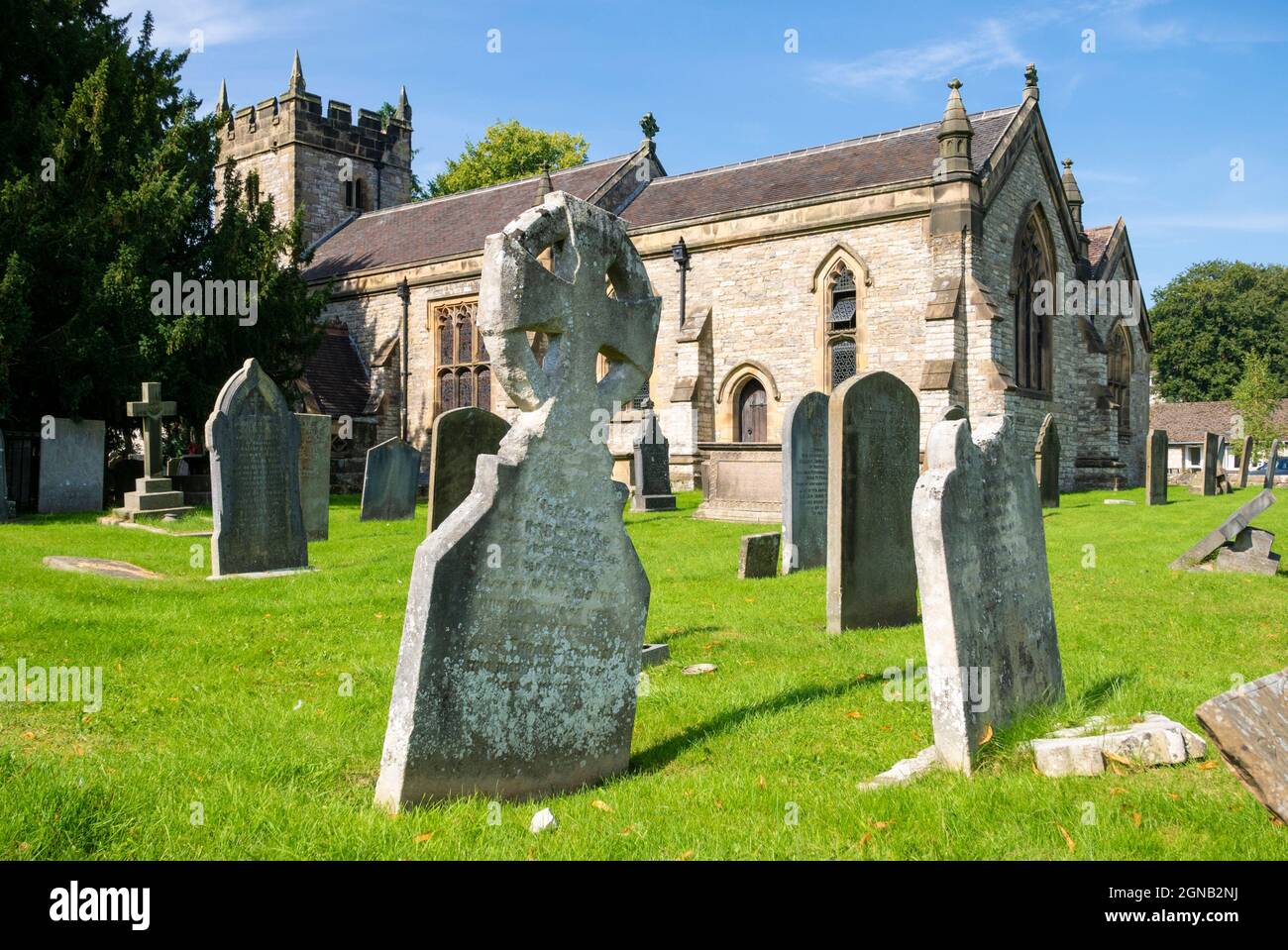Die Pfarrkirche der Heiligen Dreifaltigkeit, Ashford-in-the-Water, ein Dorf in der Nähe von Bakewell, Derbyshire Peak District National Park, England, Großbritannien, GB, Europa Stockfoto