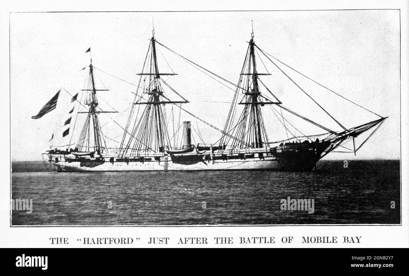 USS Hartford, ein Kriegsdampfer, war das erste Schiff der United States Navy, das nach Hartford, der Hauptstadt von Connecticut, benannt wurde. Hartford diente in mehreren prominenten Kampagnen im amerikanischen Bürgerkrieg als Flaggschiff von David G. Farragut, vor allem in der Schlacht von Mobile Bay im Jahr 1864. Sie überlebte bis 1956, als sie in Norfolk, Virginia, in Erwartung der Restaurierung sank. Aus dem Buch "der Bürgerkrieg durch die Kamera" Hunderte von lebendigen Fotografien, die tatsächlich in der Zeit des Bürgerkriegs aufgenommen wurden, 16 Reproduktionen in Farbe von berühmten Kriegsgemälden. Die neue Textgeschichte von Henry W. Elson. A. vollständige Abb. Stockfoto
