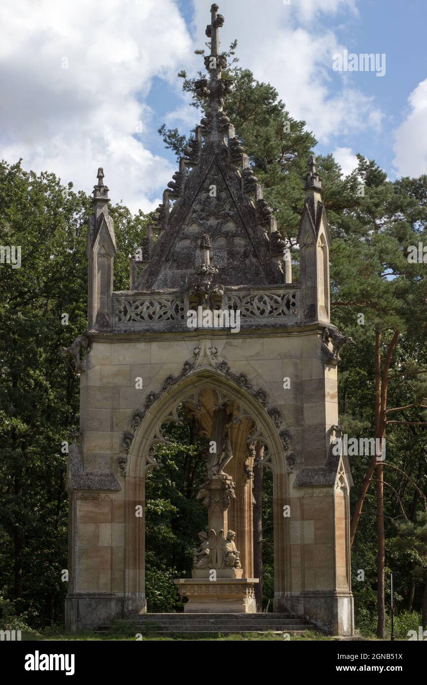 Die neugotische Kapelle des Heiligen Hubert im Wald von Lednice-Valtice Stockfoto