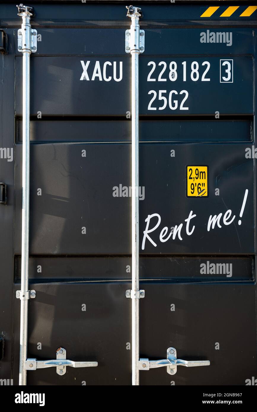 Mieten Sie Mich! - Stahlbehälter Stockfoto