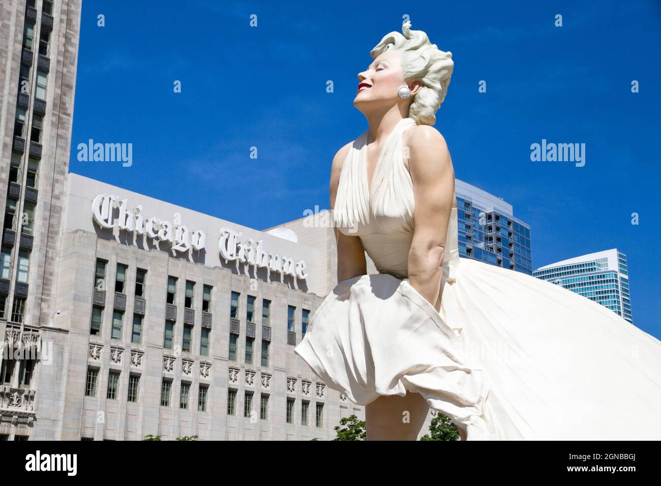 Statue von Marilyn Monroe neben dem Gebäude der Chicago Tribune. Chicago, Illinois, USA Stockfoto