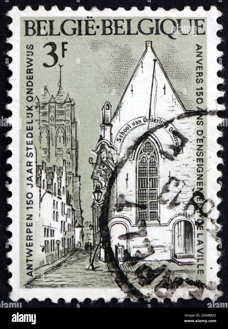 BELGIEN - UM 1969: Eine in Belgien gedruckte Briefmarke zeigt die Broodjes-Kapelle, Antwerpen, 150. Jahrestag der öffentlichen Bildung in Antwerpen, um 1969 Stockfoto