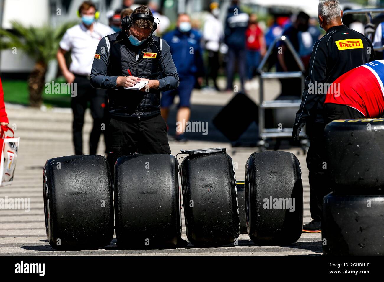 Sotschi, Russland. September 2021. Pirelli Tires, F1 Grand Prix of Russia beim Sotschi Autodrom am 24. September 2021 in Sotschi, Russland. (Foto von HOCH ZWEI) Quelle: dpa/Alamy Live News Stockfoto