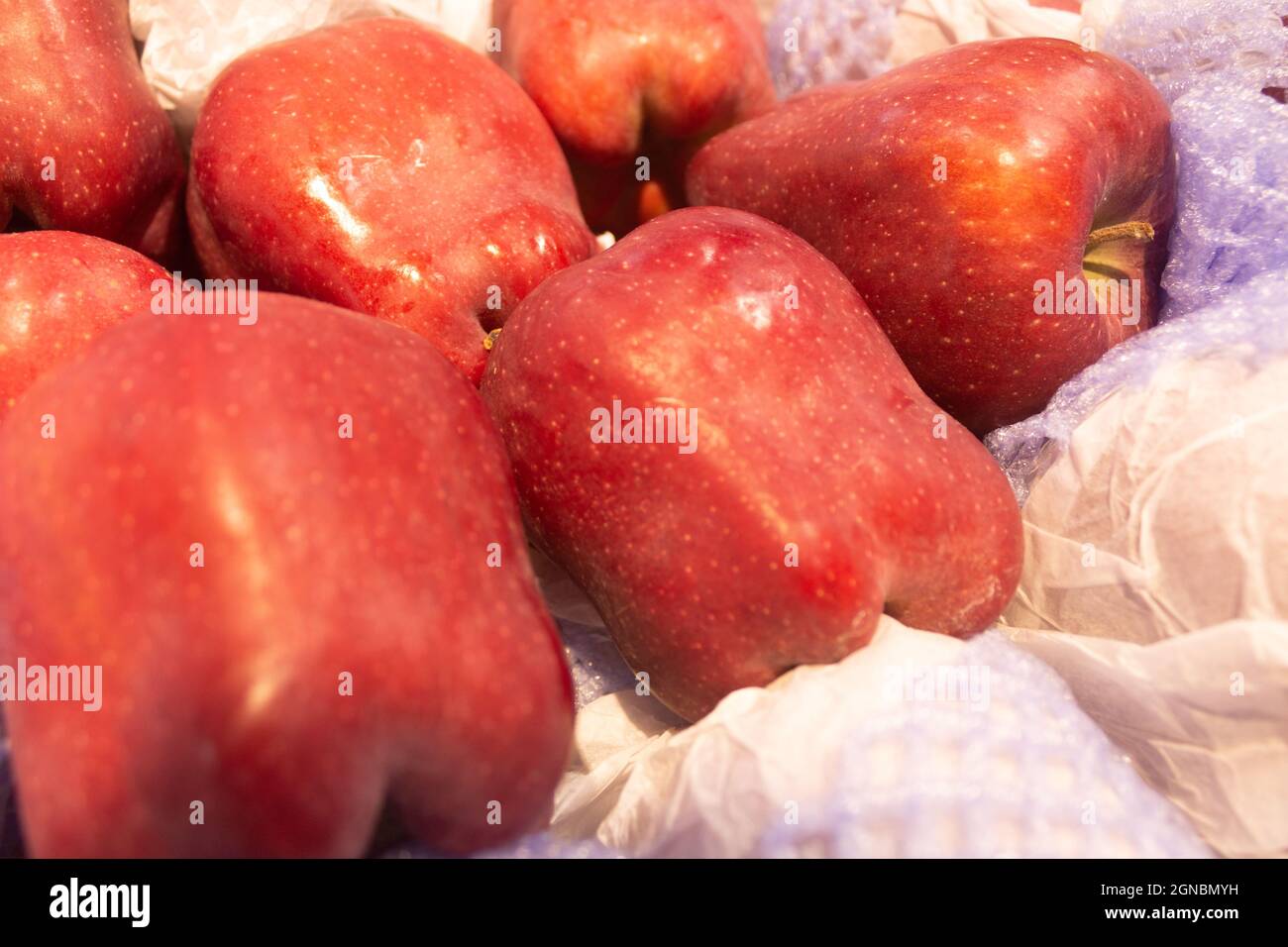American Red Delicious Apfel in Supermärkten Stockfoto