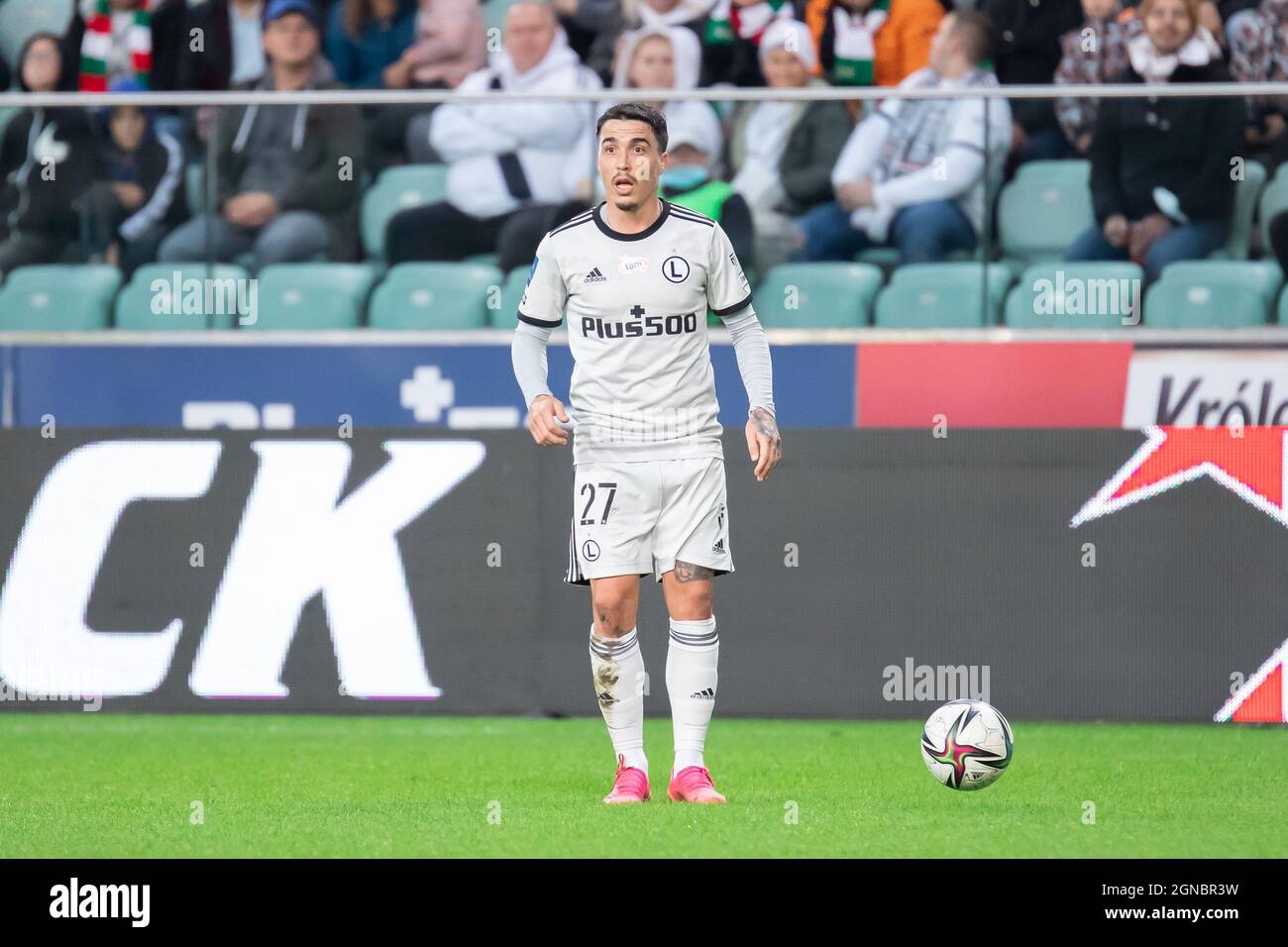 Josue Pesqueira von Legia in Aktion während des polnischen PKO Ekstraklasa League-Spiels zwischen Legia Warszawa und Wisla Plock im Marschall Jozef Pilsudski Legia Warsaw Municipal Stadium.Endstand; Legia Warszawa 3:1 Gornik Leczna. Stockfoto