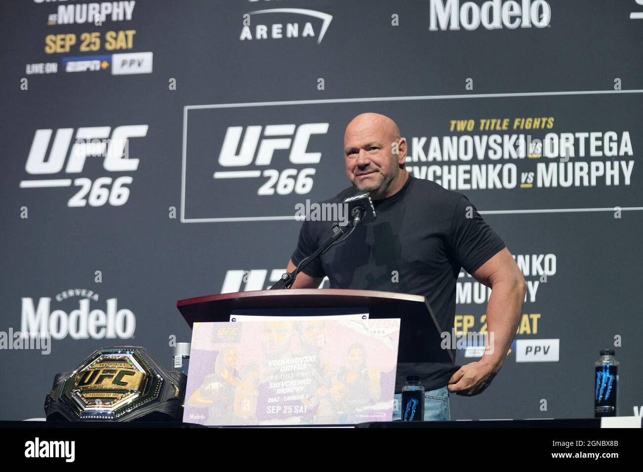 Dana White eröffnet die Pressekonferenz in der MGM Park Arena für UFC266 - Volkanovski vs Ortega - Pressekonferenz am 23. September 2021 in Las Vegas, NV, USA. Foto von Louis Grasse/PxImages/ABACAPRESS.COM Stockfoto