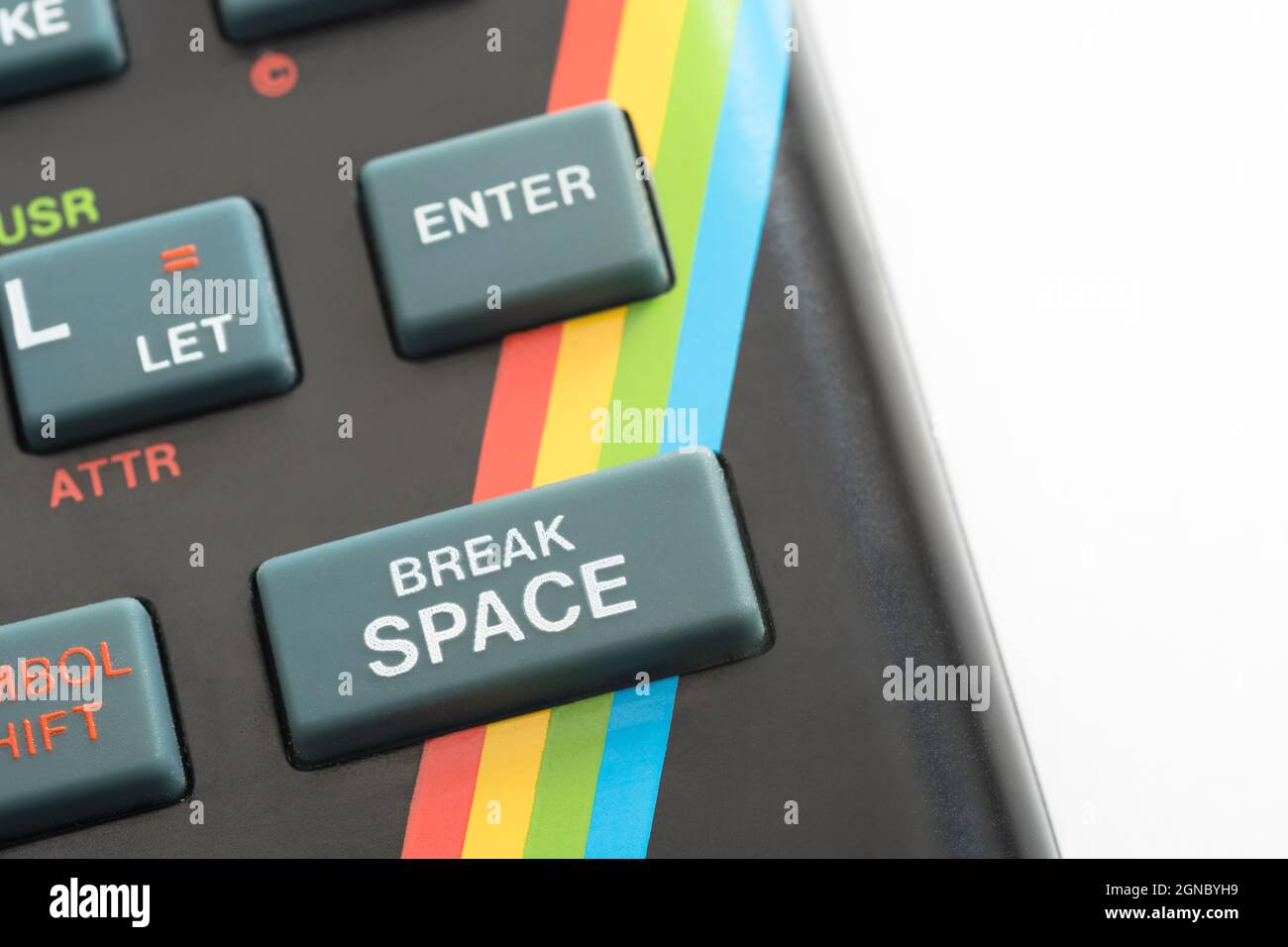 Nahaufnahme der Sinclair ZX Spectrum Tastatur. Konzentrieren Sie sich auf die Befehlstaste Basic BREAK SPACE. Klassischer 8-Bit-Heimcomputer aus den 1980er Jahren (siehe Hinweise). Stockfoto