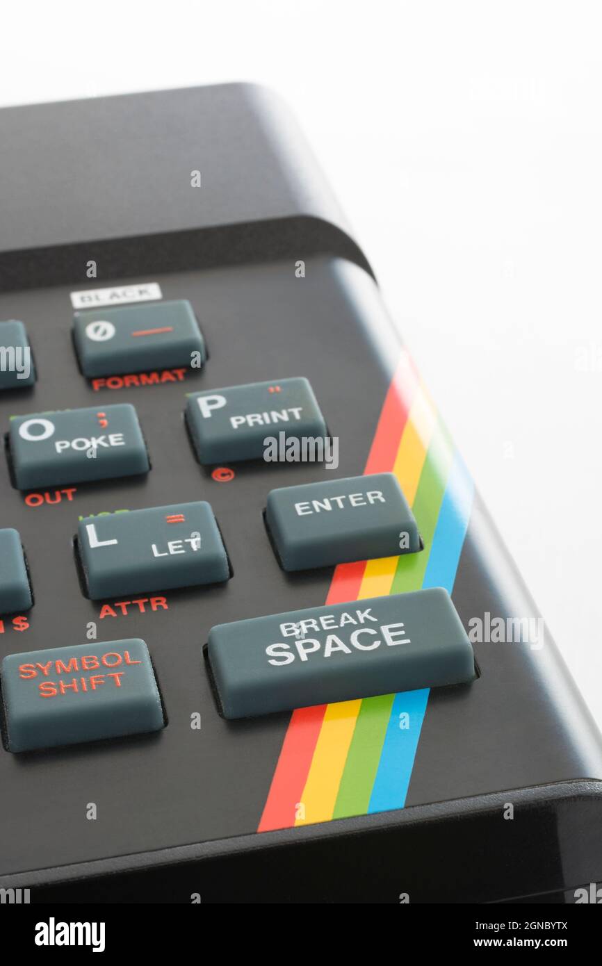 Nahaufnahme der Sinclair ZX Spectrum Tastatur. Konzentrieren Sie sich auf die Befehlstaste Basic BREAK SPACE. Klassischer 8-Bit-Heimcomputer aus den 1980er Jahren (siehe Hinweise). Stockfoto