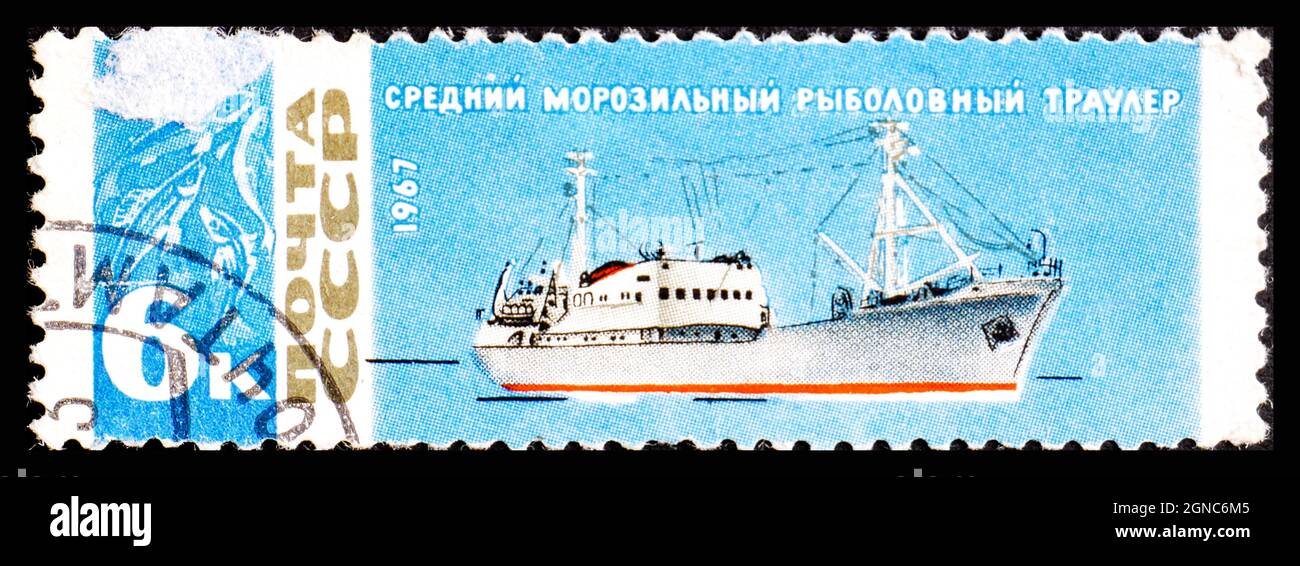 UdSSR - UM 1967: Stempel gedruckt von Russland, zeigt Trawler Fish Factory Stockfoto