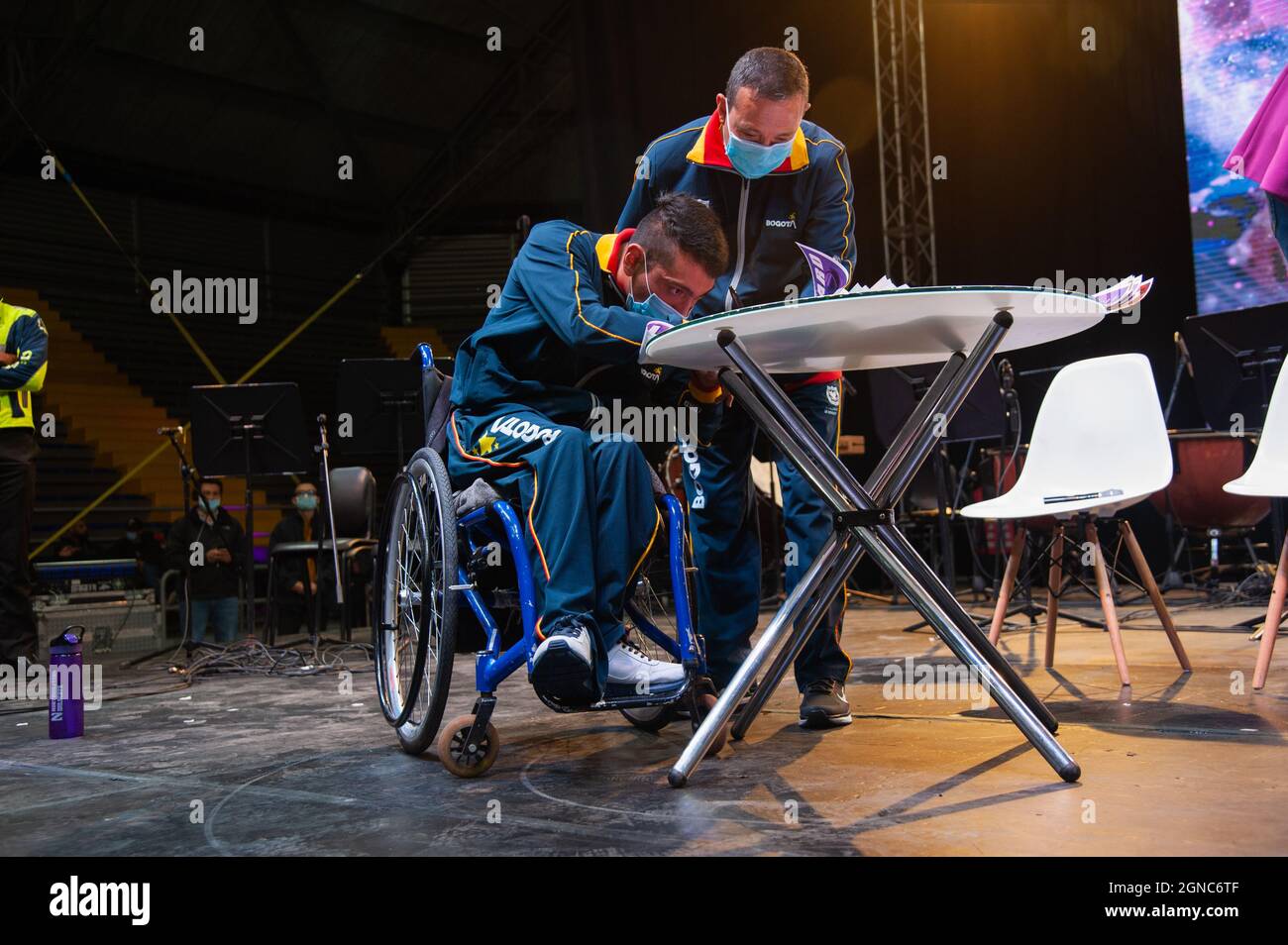 Richard Mateo Vega Paralympischer Schwimmer bei einer Begrüßung der kolumbianischen Paralympischen Athleten, die an der Tokyo 2020+1 Paraly teilgenommen haben Stockfoto