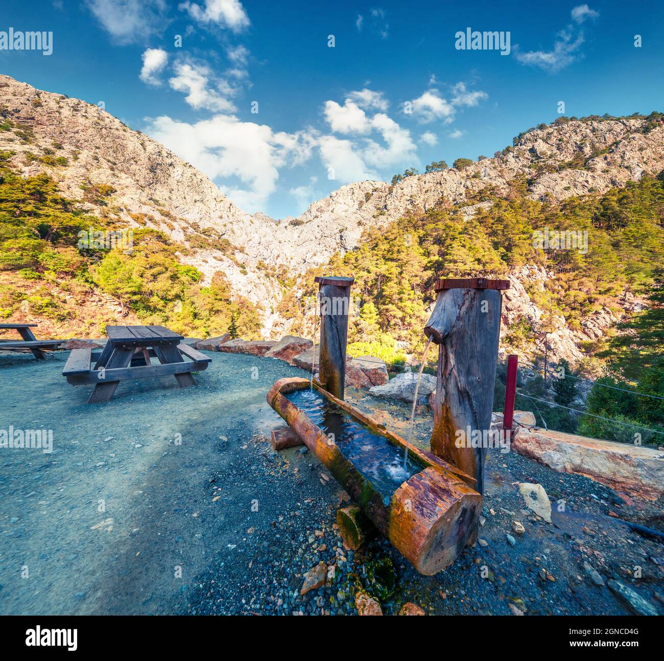 Ruhestätte im Goynul Cayon. Herrlicher Frühlingsmorgen im beliebten Touristenort. Wunderschöne Outdoor-Szene in der Türkei, Asien. Schönheit der Natur con Stockfoto