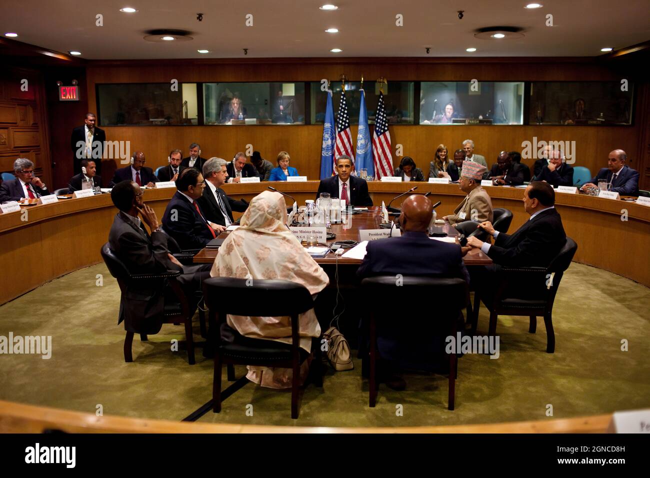 Präsident Barack Obama nimmt an einem Treffen mit Staatsoberhäuptern Teil, die Truppen zur UN-Friedenssicherung am 23. September 2009 im Hauptsitz der Vereinten Nationen in New York City beisteuern. (Offizielles Foto des Weißen Hauses von Pete Souza) Dieses offizielle Foto des Weißen Hauses wird nur zur Veröffentlichung durch Nachrichtenorganisationen und/oder zum persönlichen Druck durch die Betreffzeile(en) des Fotos zur Verfügung gestellt. Das Foto darf in keiner Weise manipuliert werden und darf nicht in kommerziellen oder politischen Materialien, Anzeigen, E-Mails, Produkten oder Werbeaktionen verwendet werden, die in irgendeiner Weise eine Genehmigung oder Billigung vorschlagen Stockfoto