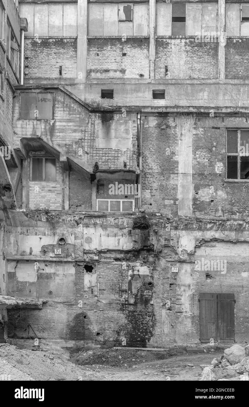 Ruinen einer verlassenen ehemaligen Papierfabrik Stockfoto