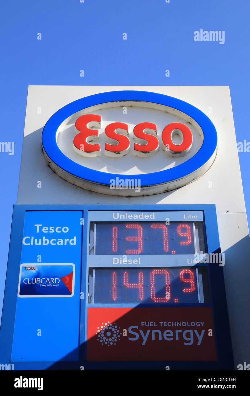 Panikkäufe an Tankstellen in Großbritannien am 24. September 2021 aufgrund eines Mangels an Tankwagenfahrern nach mehreren Faktoren, darunter Brexit, Großbritannien Stockfoto