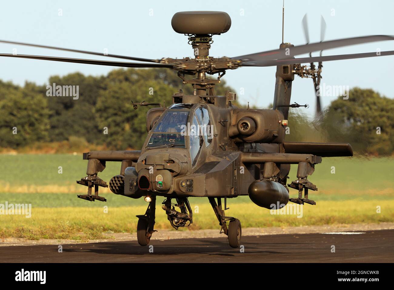 Boeing AH-64D Apache Longbow-Angriffshubschrauber des British Army Air Corps - Hulver Airfield, Hulver, UK, Nachrichten - 22. September 2021 Stockfoto