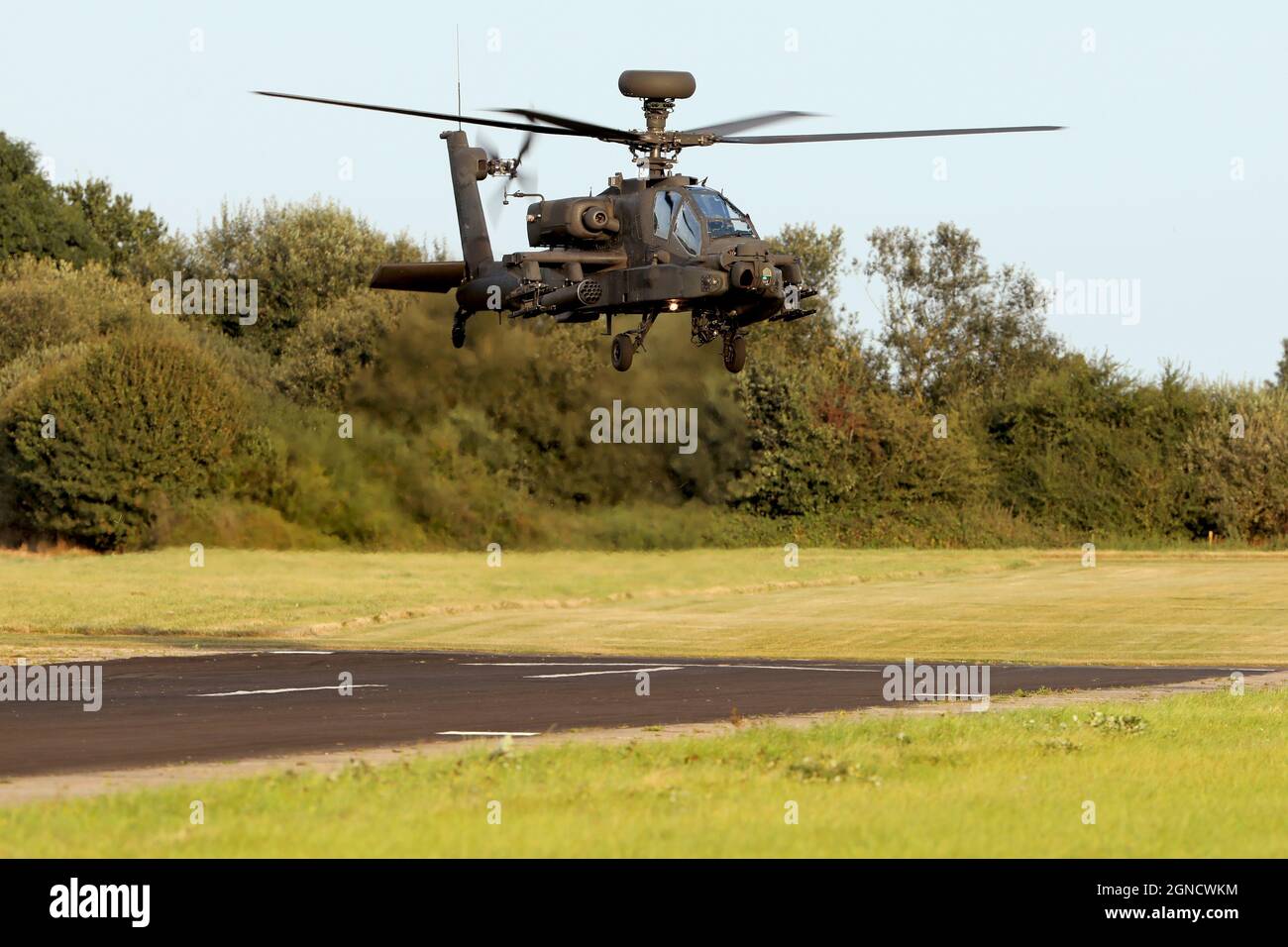 Boeing AH-64D Apache Longbow-Angriffshubschrauber des British Army Air Corps - Hulver Airfield, Hulver, UK, Nachrichten - 22. September 2021 Stockfoto