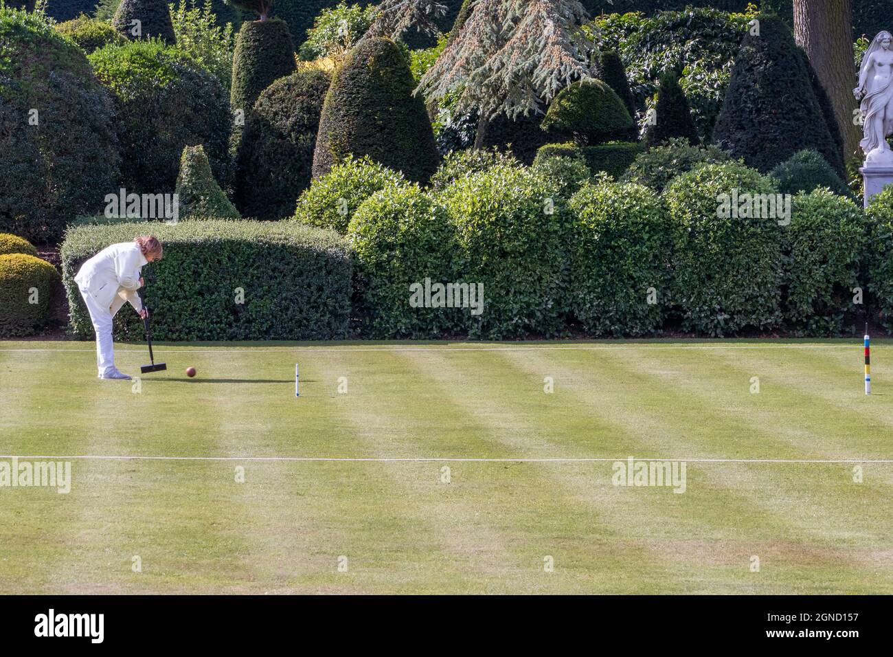 Krocketspiel auf einem englischen Country House Garden in Yorkshire UK Stockfoto