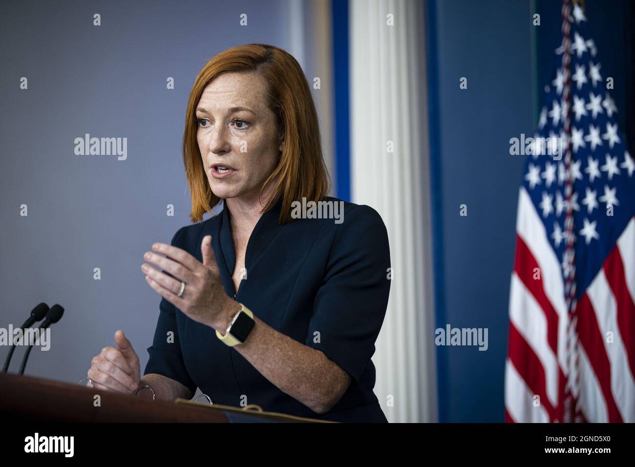 Washington DC, USA. September 2021. Jen Psaki, Pressesprecherin des Weißen Hauses, spricht am Freitag, den 24. September 2021, während einer Pressekonferenz im James S. Brady Press Briefing Room im Weißen Haus in Washington, DC. Präsident Biden steht vor einer weiteren Grenzkrise, als Tausende von Haitianern versuchen, von Mexiko aus in die USA zu reisen, und die Reaktion seiner Regierung hat von den Demokraten harte Kritik über die ihrer Meinung nach unmenschliche Behandlung der Migranten ausgelöst. Foto von Al Drago/UPI Credit: UPI/Alamy Live News Stockfoto