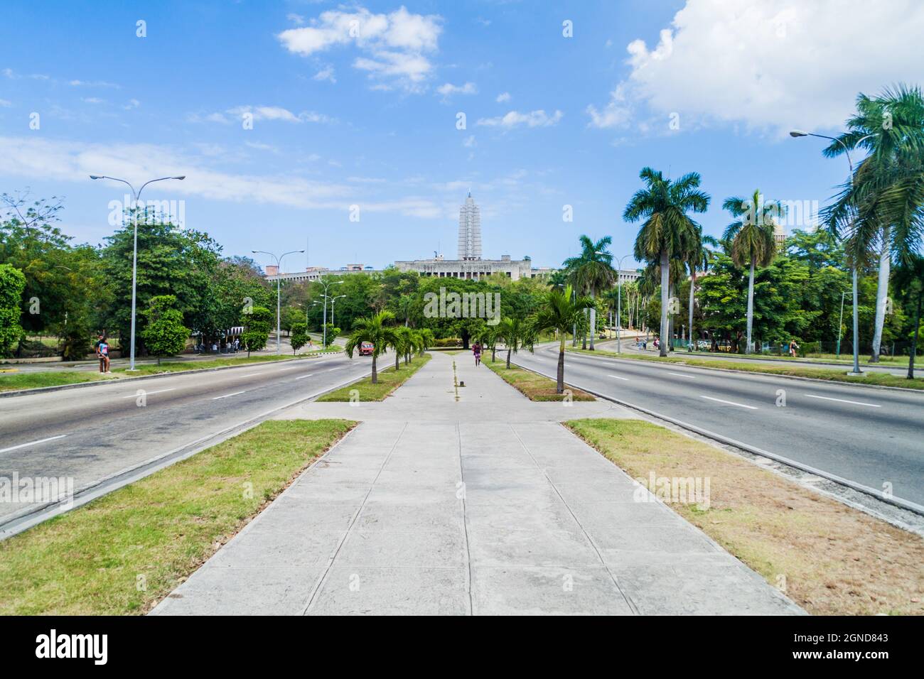 HAVANNA, KUBA - 21. FEB 2016: Breite Avenida Independencia in Havanna, Kuba. Jose Marti Denkmal im Hintergrund Stockfoto