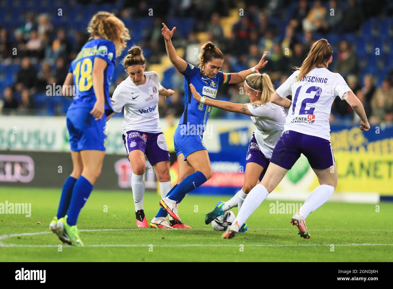 Jasmin Eder im Einsatz beim Planet Pure Frauen Bundesliga-Spiel SKN St. Polten Frauen gegen Austria Wien in St. Polten Österreich Stockfoto