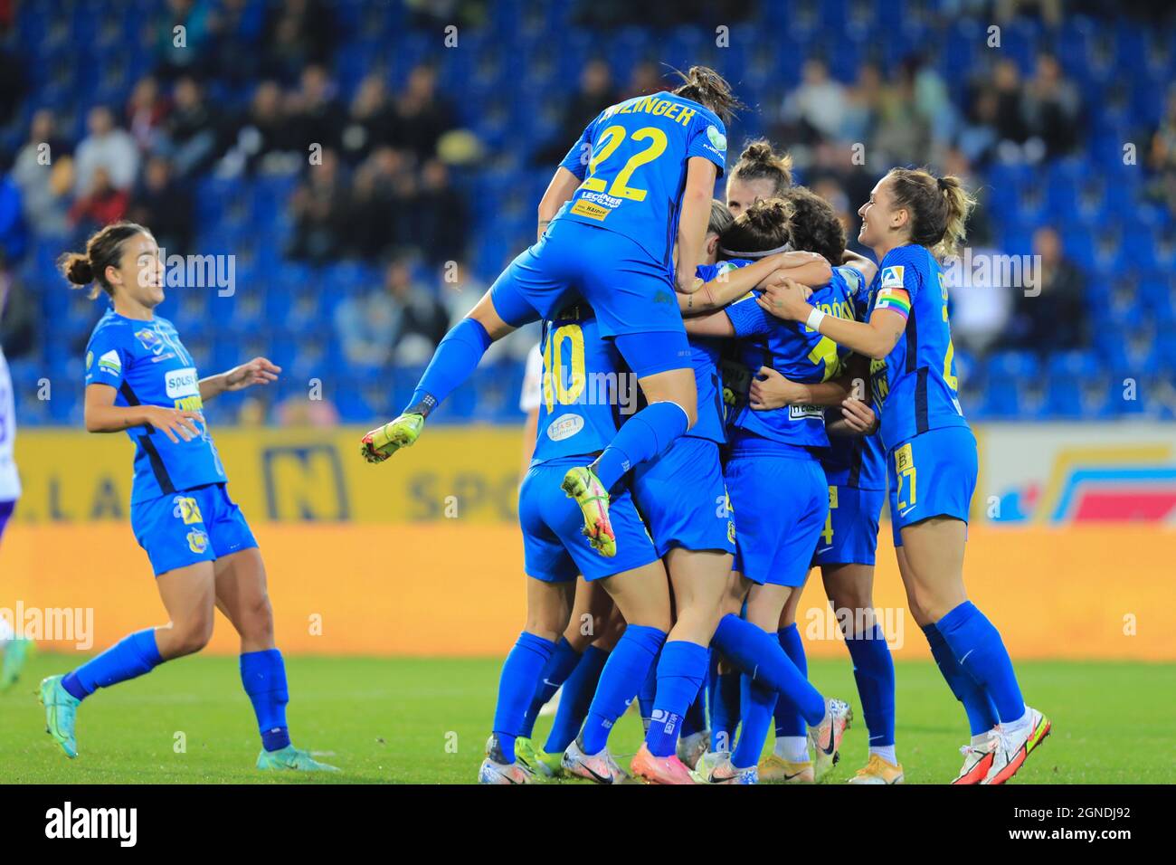 SKN St. Polten feiern beim Planet Pure Frauen Bundesliga-Spiel SKN St. Polten Frauen gegen Austria Wien in St. Polten Österreich ein Tor Stockfoto