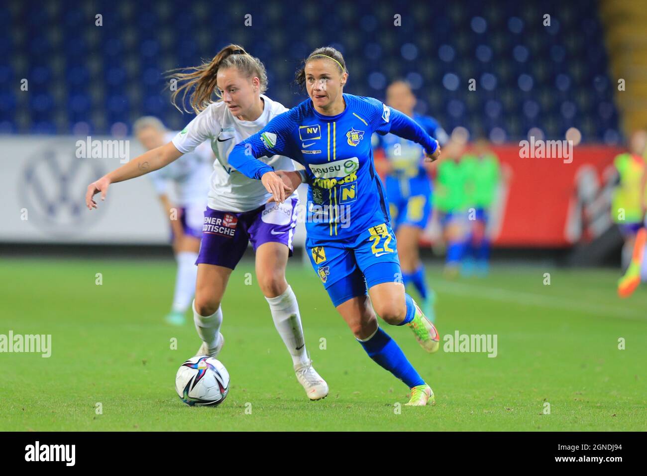 Stefanie Enzinger im Einsatz beim Planet Pure Frauen Bundesliga-Spiel SKN St. Polen Frauen gegen Austria Wien in St. Polten Österreich Stockfoto