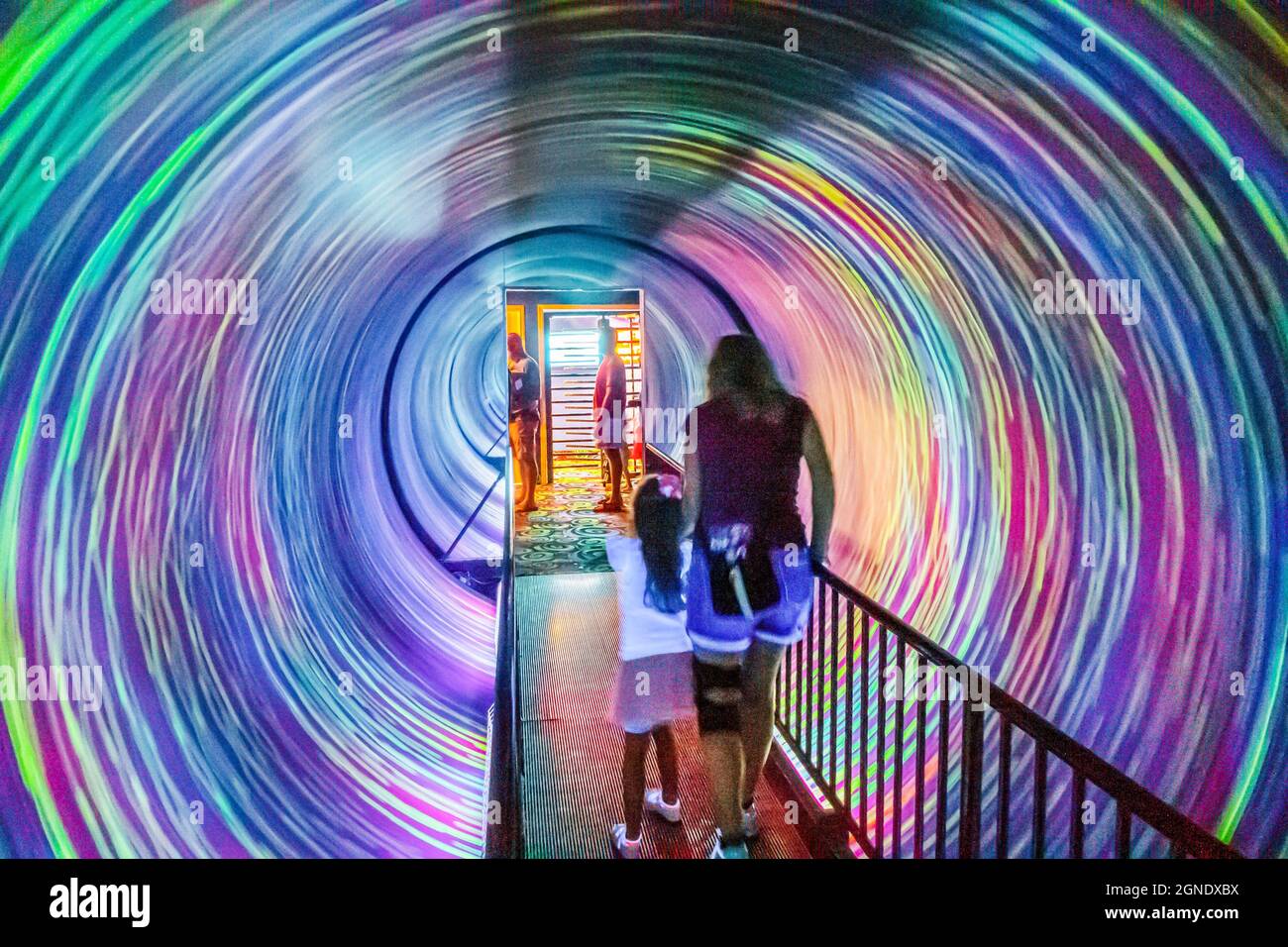 St. Saint Augustine Florida, Ripley's Believe IT or Not! Nicht, Odditorium Spinning Tunnel optische Illusion Schwindel Gleichgewicht Stockfoto