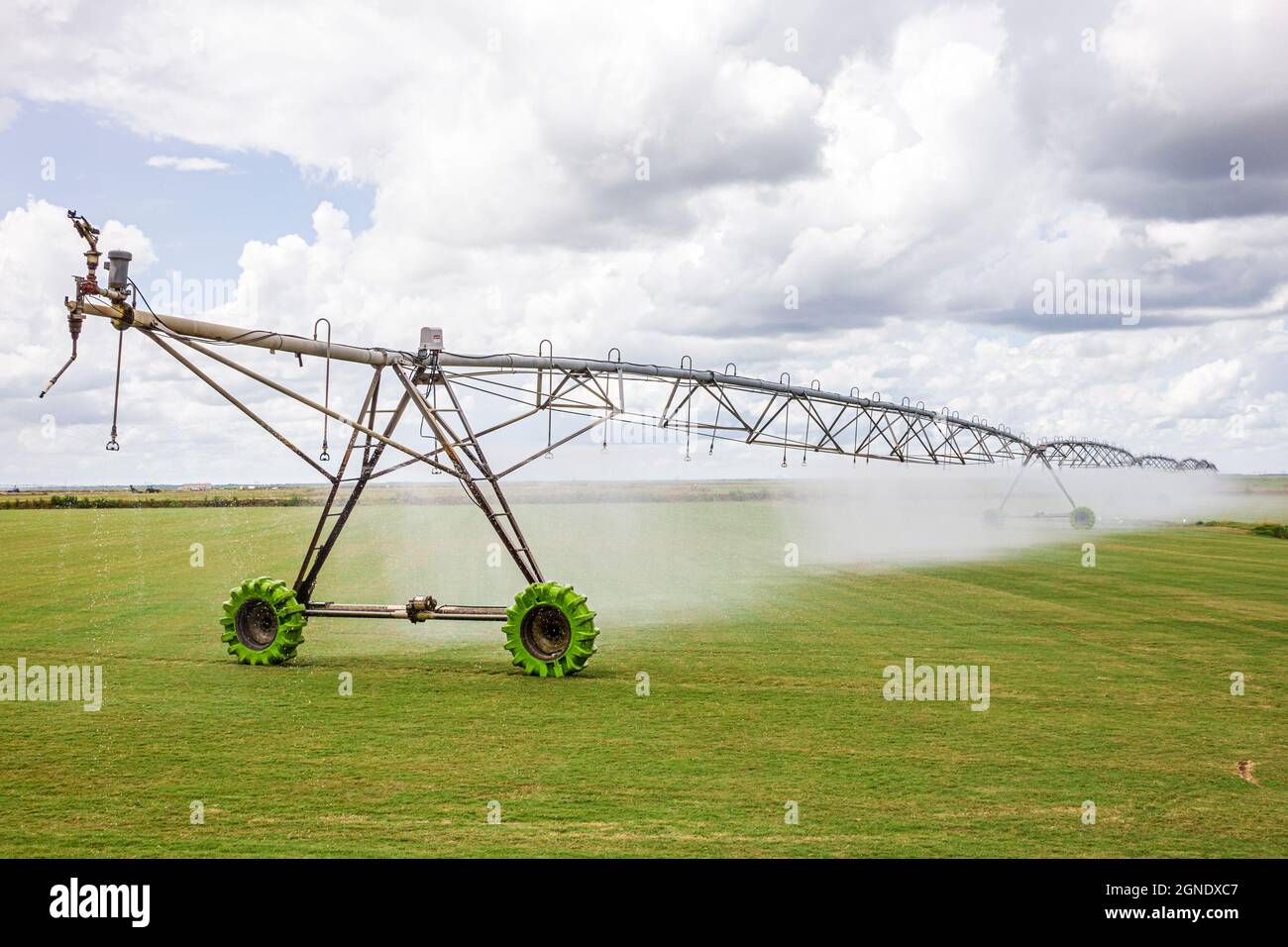 Indiantown Florida, Center Pivot Bewässerung Ausrüstung automatisiert, Rasen Bauernhof Gras Wasser Stockfoto