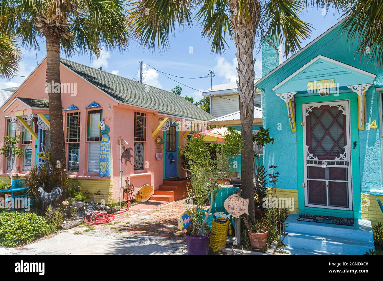 Saint St. Petersburg, Florida, Indian Rocks Beach, Cottage Cottages aus den 1930er Jahren, rosa Stockfoto