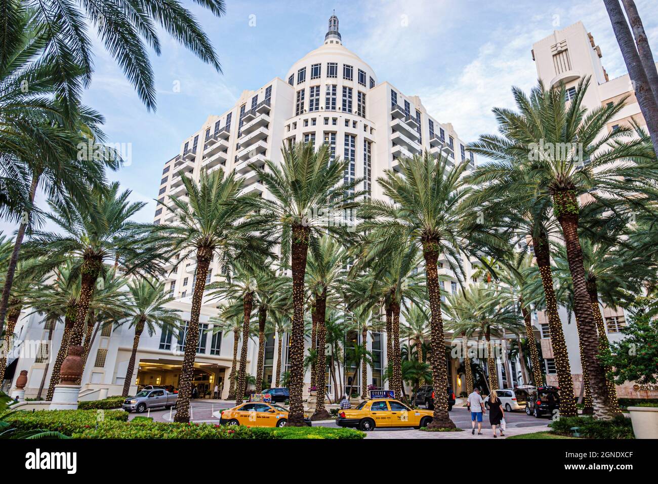 Miami Beach, Florida, Collins Avenue, Loews, Hotel, Vordereingang, Taxis, Palmen, FL181205132 Stockfoto