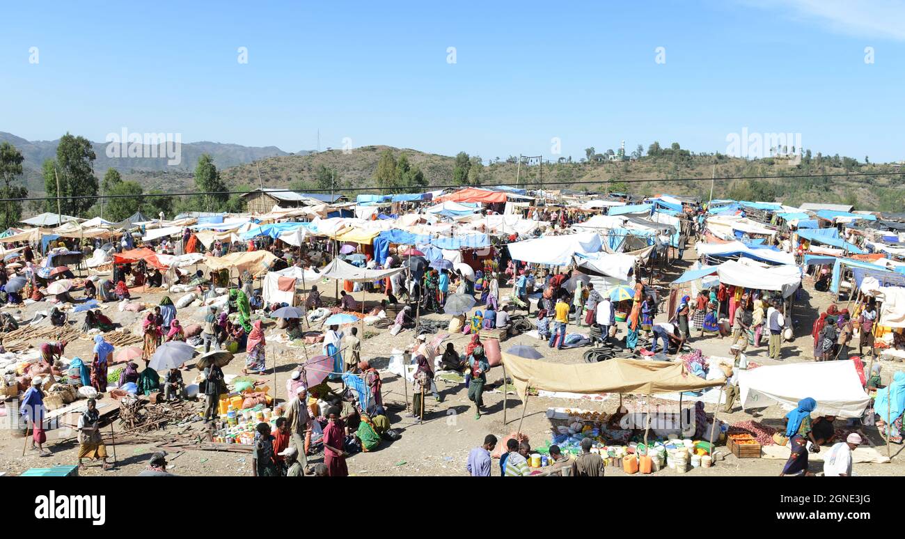 Der lebhafte Wochenmarkt in Bati, Äthiopien. Stockfoto
