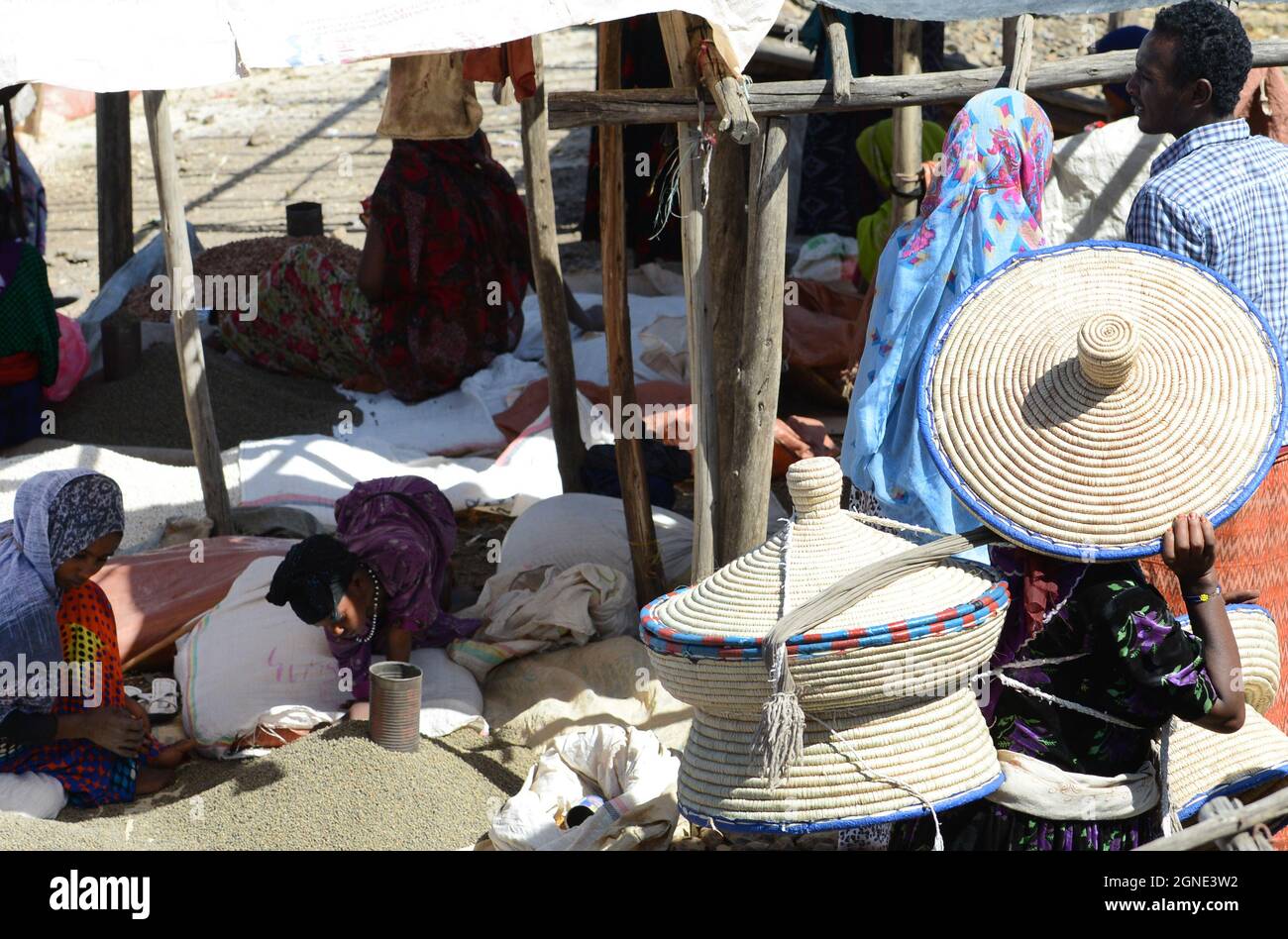 Der bunte Wochenmarkt in Bati, Äthiopien. Stockfoto