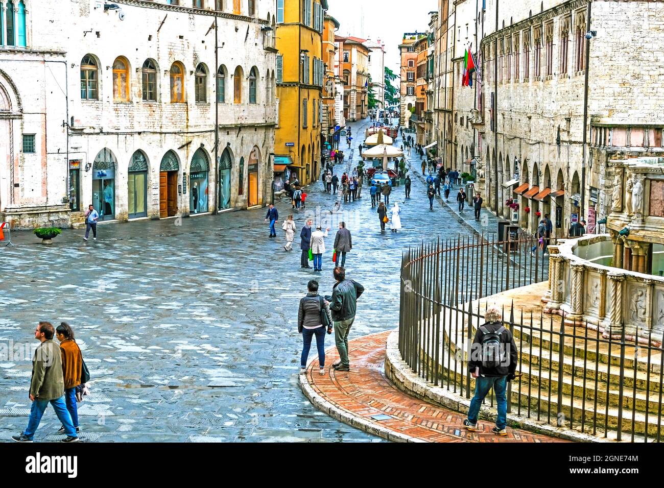 Blick auf den Corso Pietro Vannucci von der Piazza IV Novembre in Perugia Italien Stockfoto